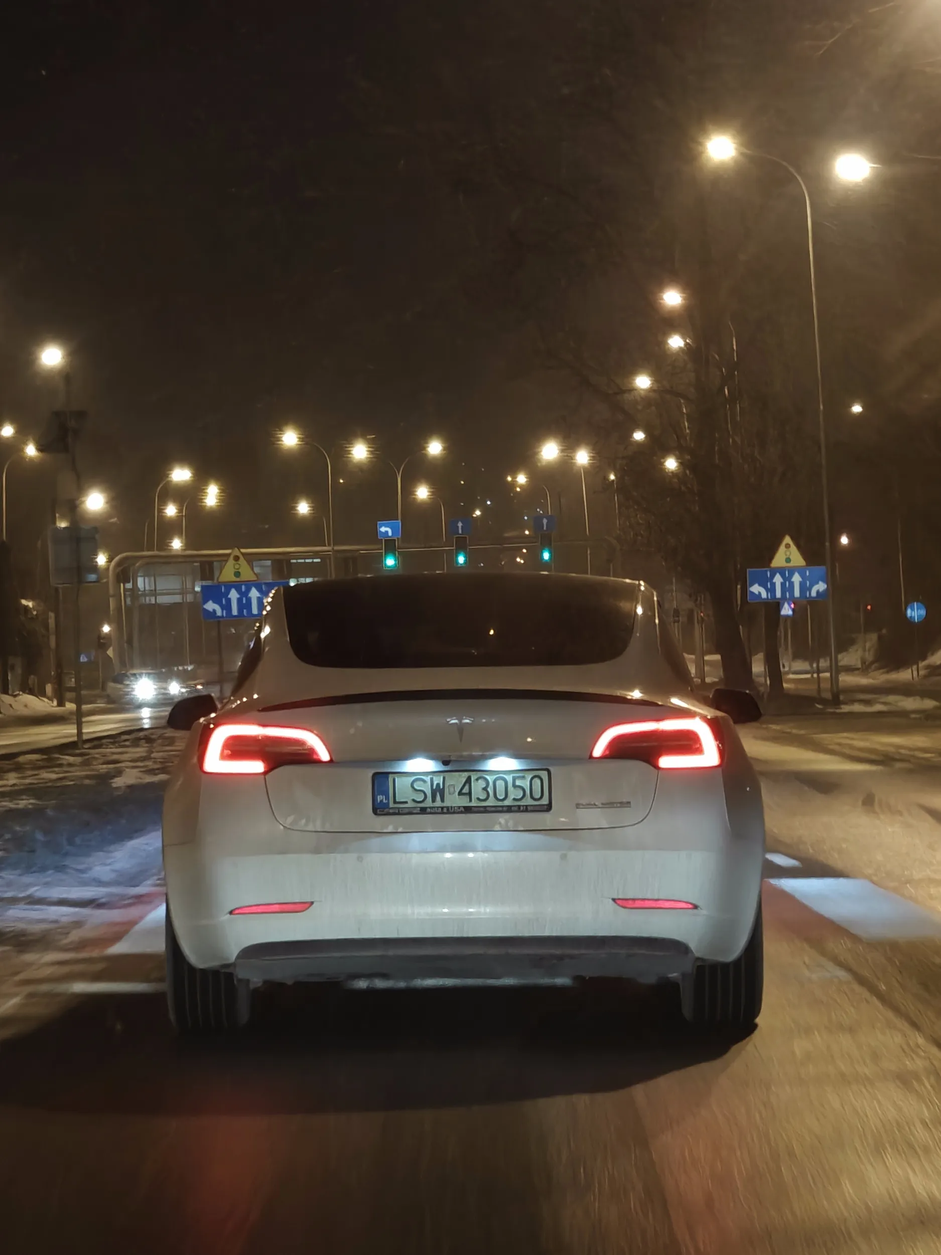 Bardzo dobry kierowca, jeździ przyzwoicie, ale trochę wadzi mnie ta rejestracja