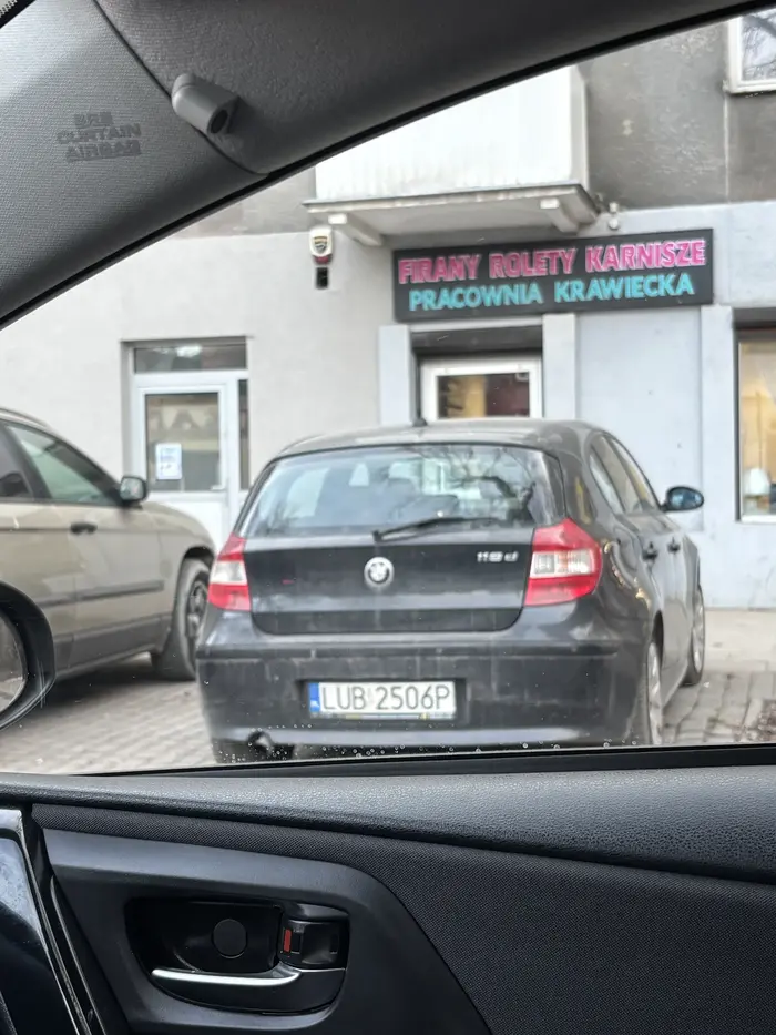 Tu gdzie stoisz nie ma już parkingu, dodatkowo na to miejsce nie ma lewoskrętu palancie