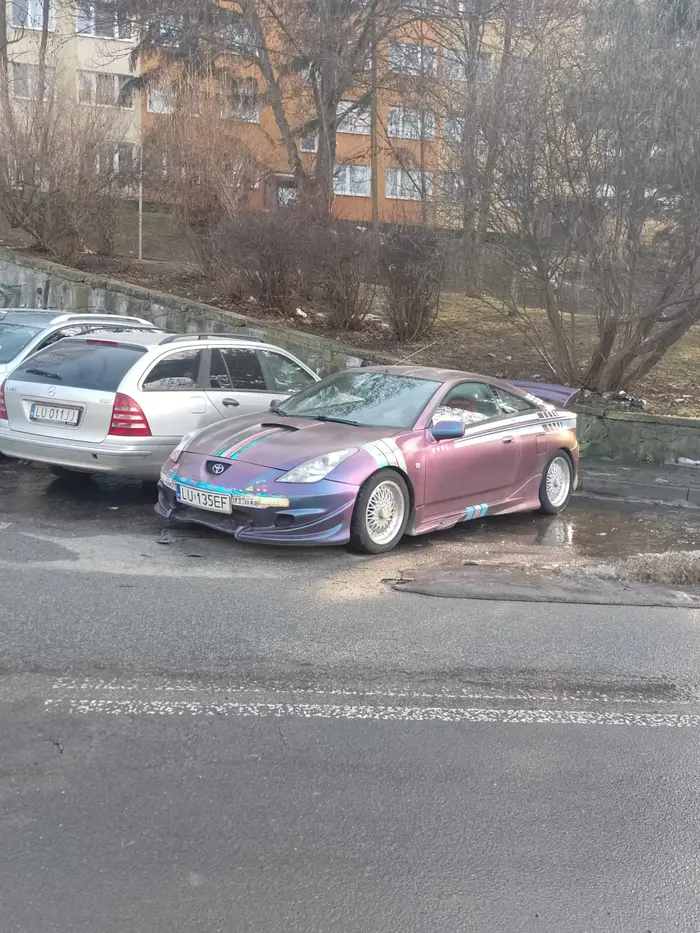 Fajna fura i fajna Toyota zarabista jest wygląda jak szybcy i wściekli