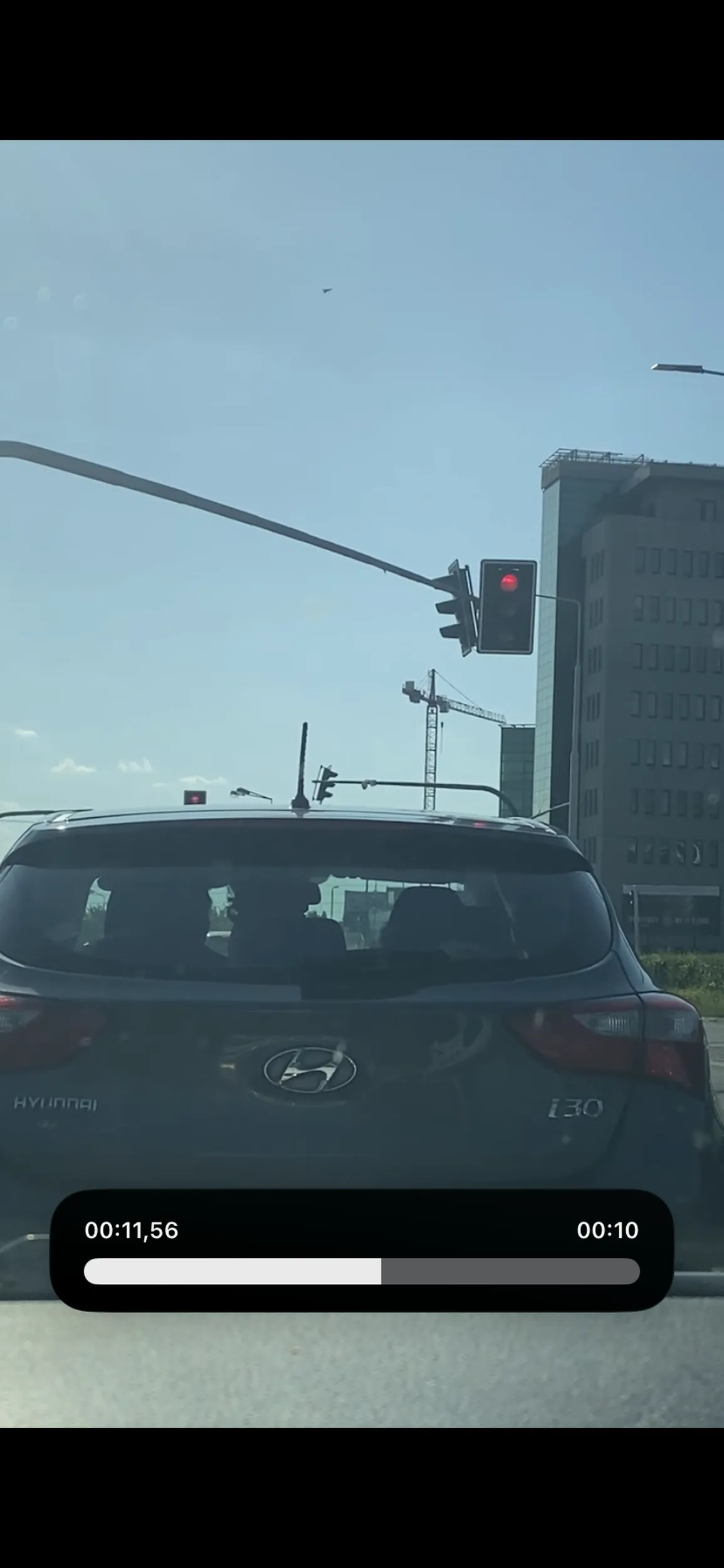 Dlaczego mój komentarz jest usuwany? Jeżdżą z niezapiętym dzieckiem na tylnym siedzeniu, które sobie tam spaceruje od okna do okna z osoba dorosła na siedzeniu..... skrajna nieodpowiedzialność to mało powiedziane, brak słów