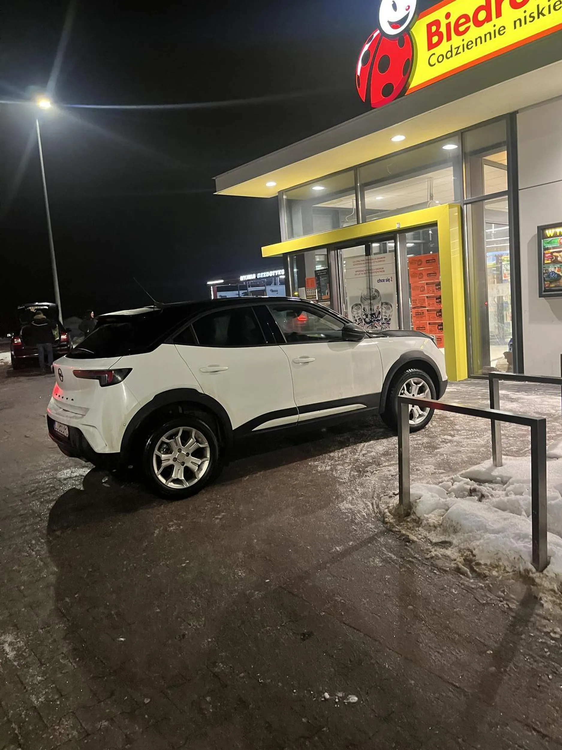 Samochód postawiony w niedozwolonym miejscu