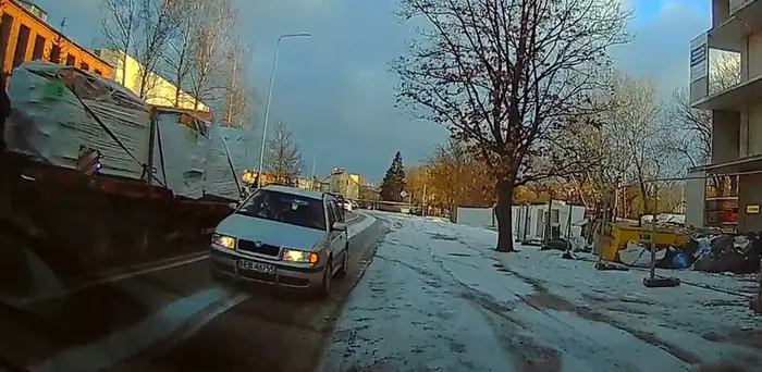 Na czołówkę na podwójnej ciągłej.