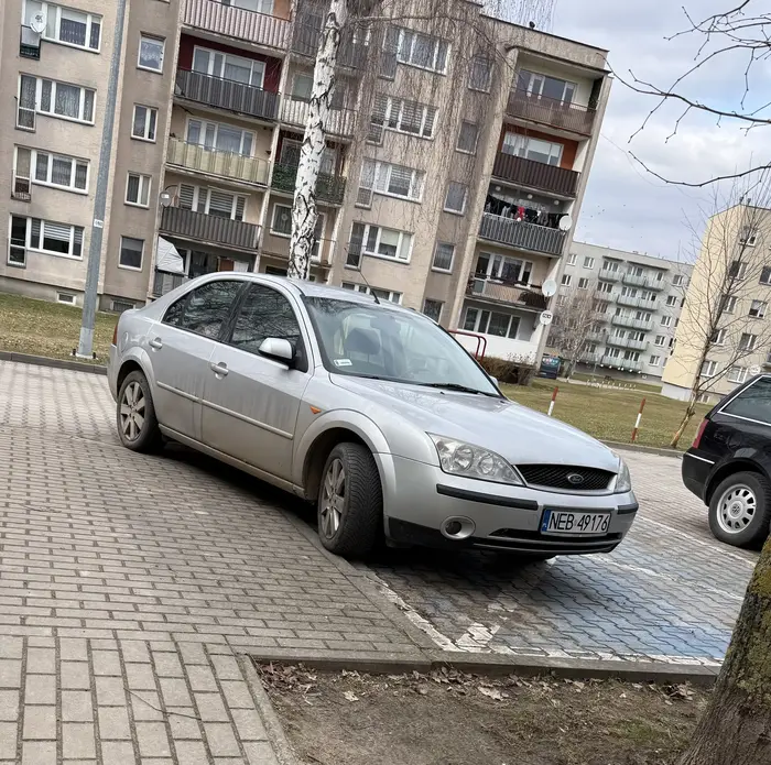 Naucz się parkować, wybierać miejsca też się naucz bo karty nie widać jakoś