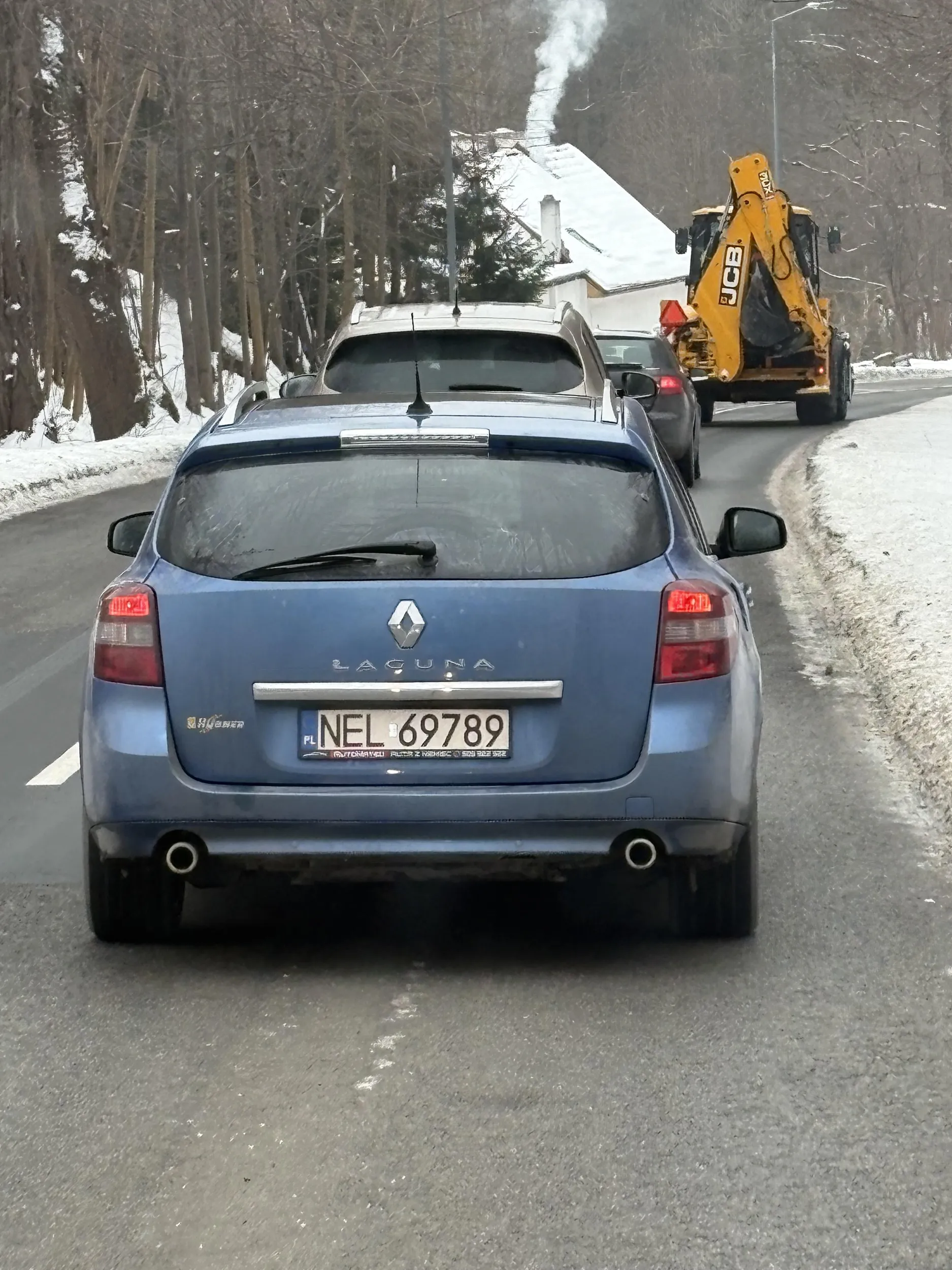 Wyprzeda na podwójnej i przed przejściem dla pieszych..