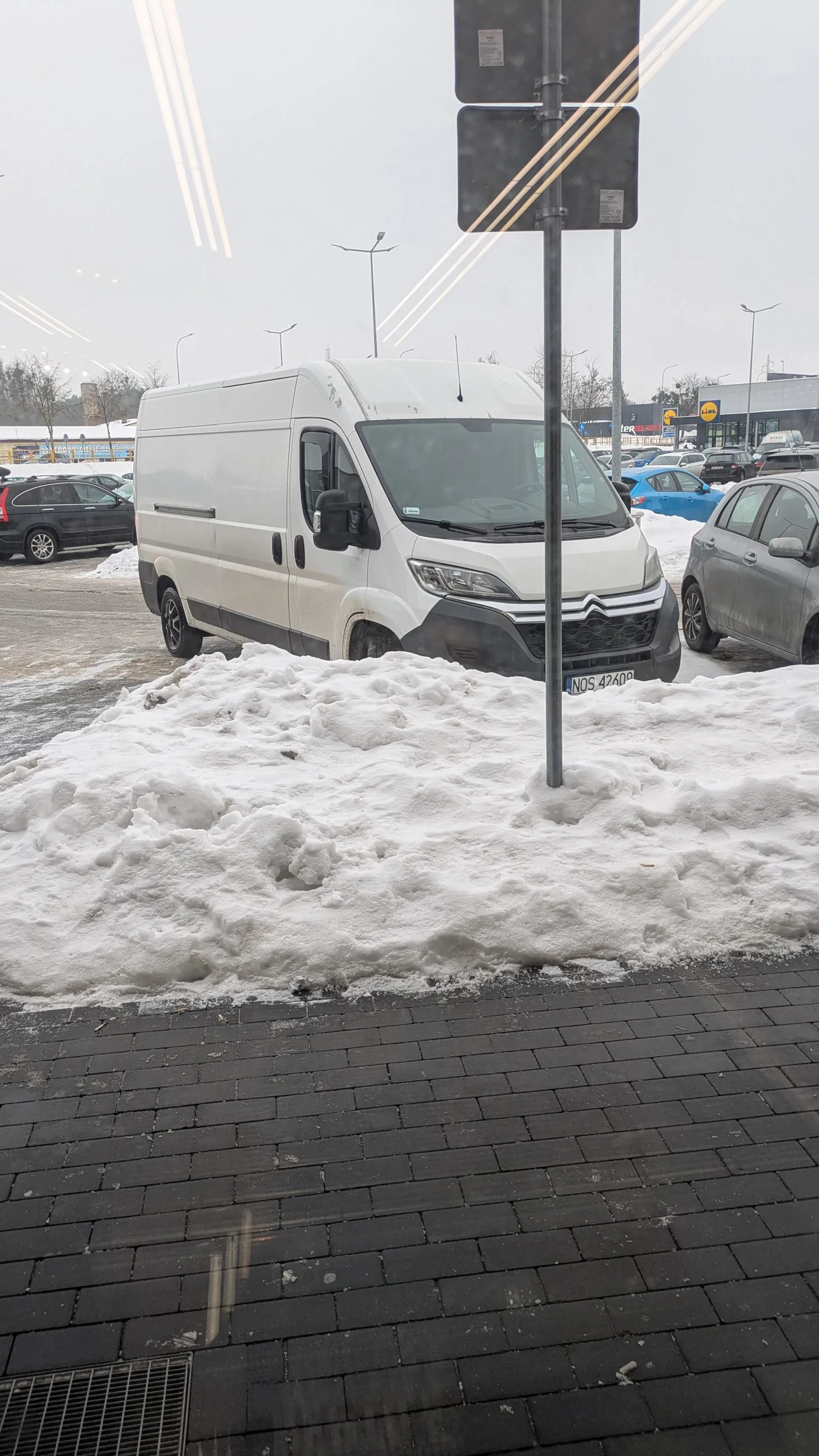 Parkuje na miejscach dla niepełnosprawnych