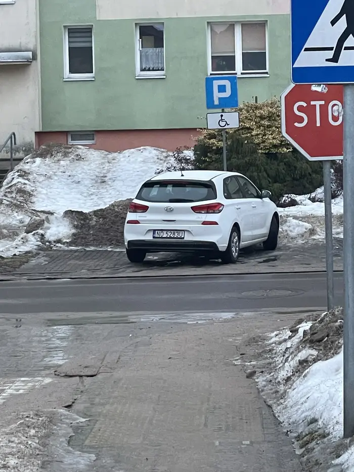 3 miejsca parkingowe stały się jednym