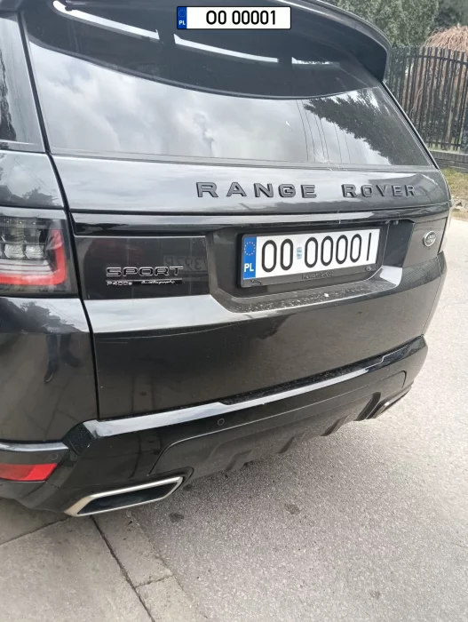 Co on myślał ? że fotoradar zgłupieje czy Policja nie odczyta. Fakt może nie odczytać bo tyle zer :)