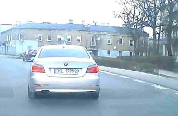 Mega P0j3b4ny typ brak kierunków jedzie jak p1zd4 zajeżdża drogę przyspiesza przy wyprzedaniu, film juz przesłany gdzie trzeba ch0ry p0j3b1e