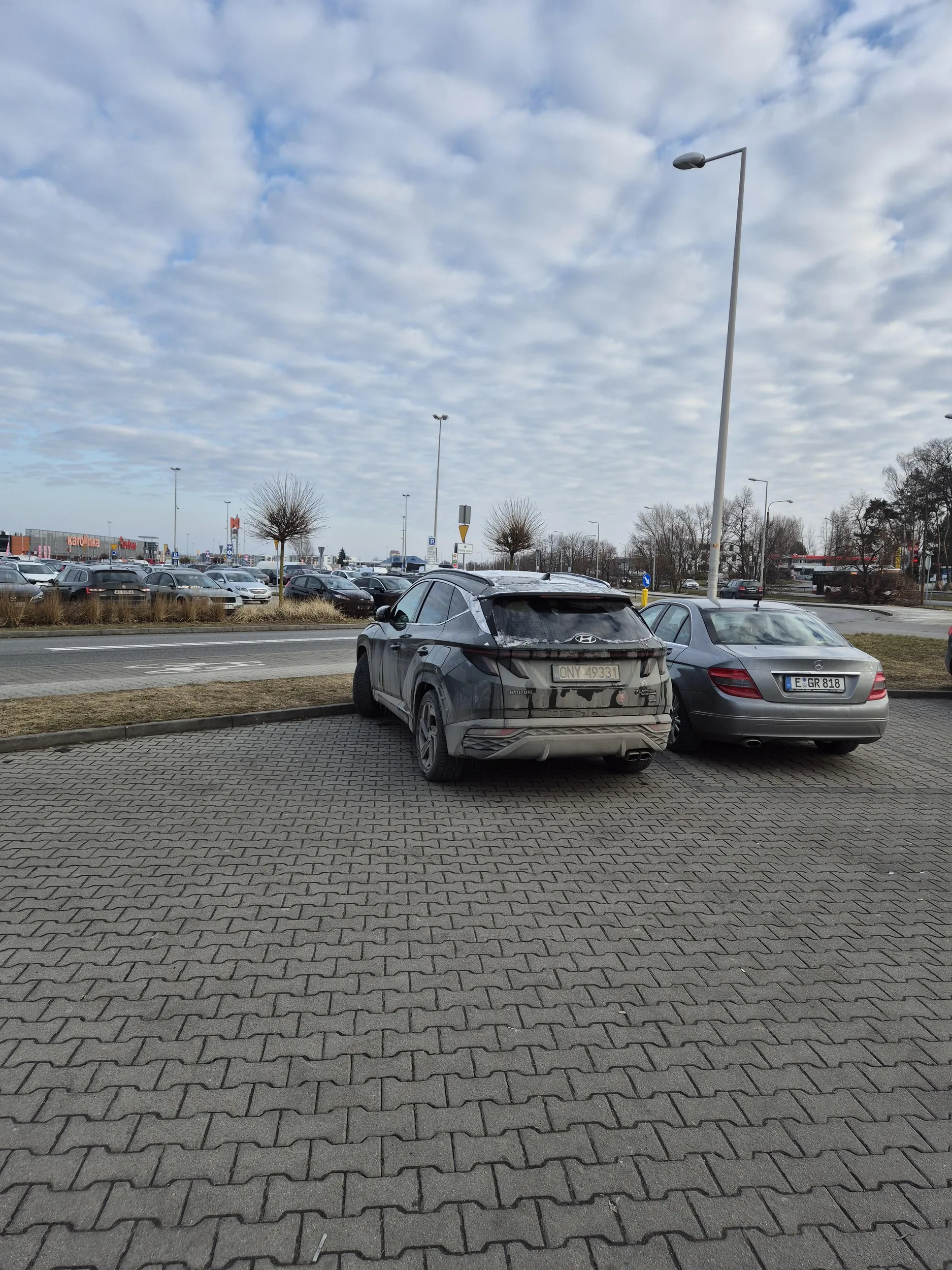 Jak masz tak gościu parkować to siedź w tej nysie i z niej nie wyjeżdżaj...