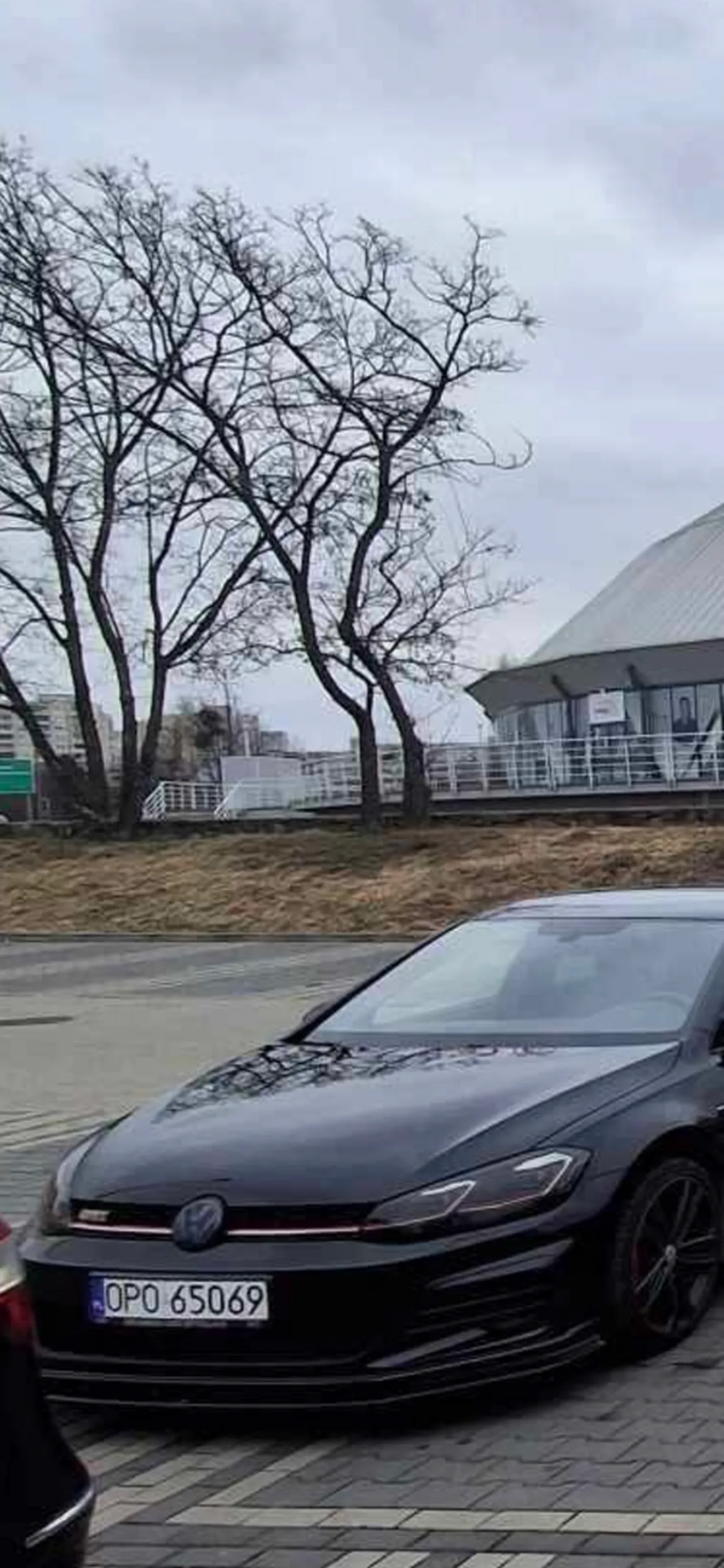 Cwaniaczek nie respektuje zasad parkowania