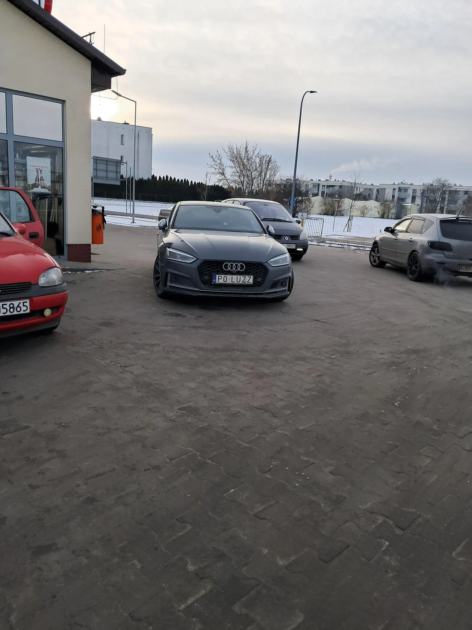 Serio? Gorzej sie stanąć nie dało??