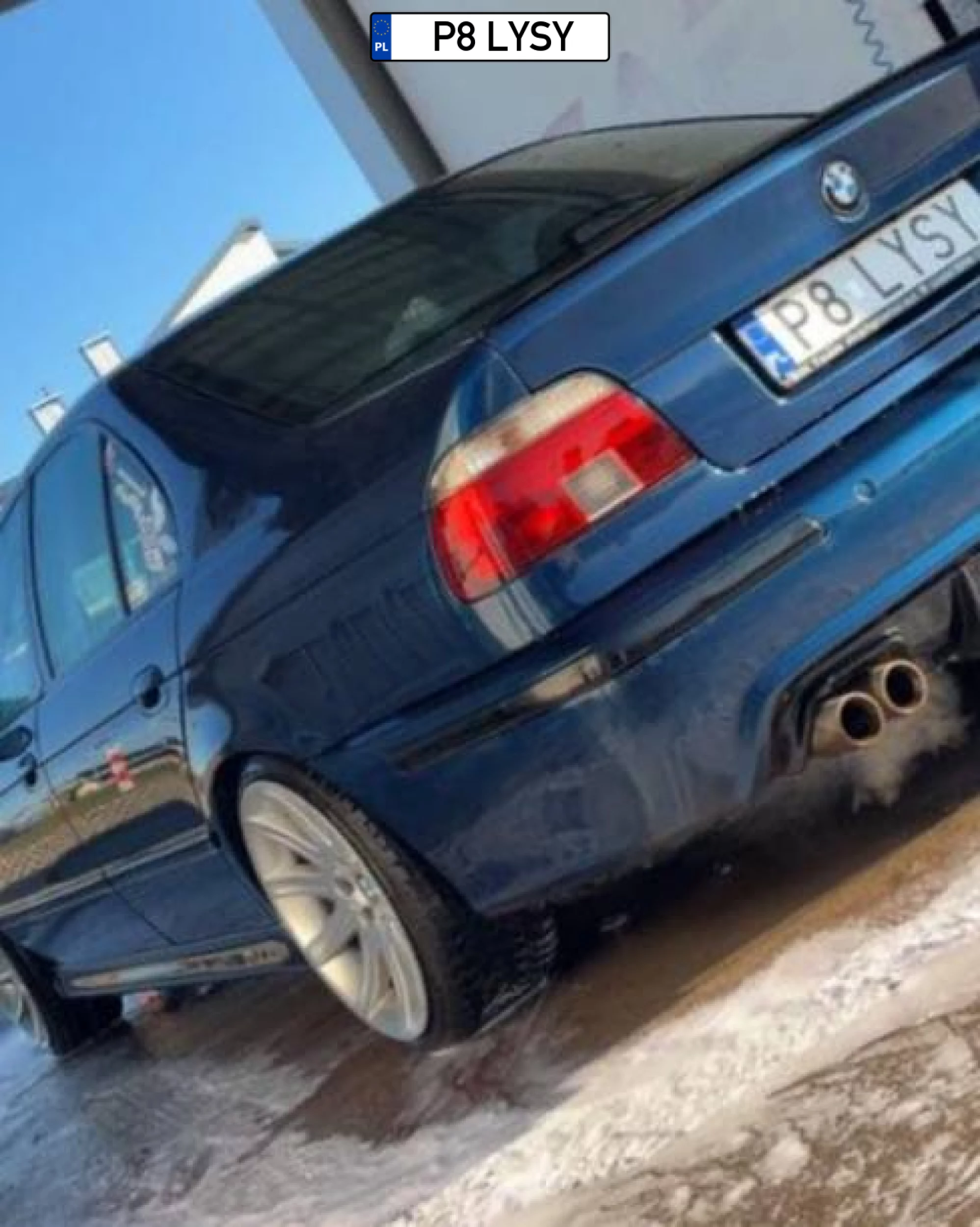 Widać od razy że łysy