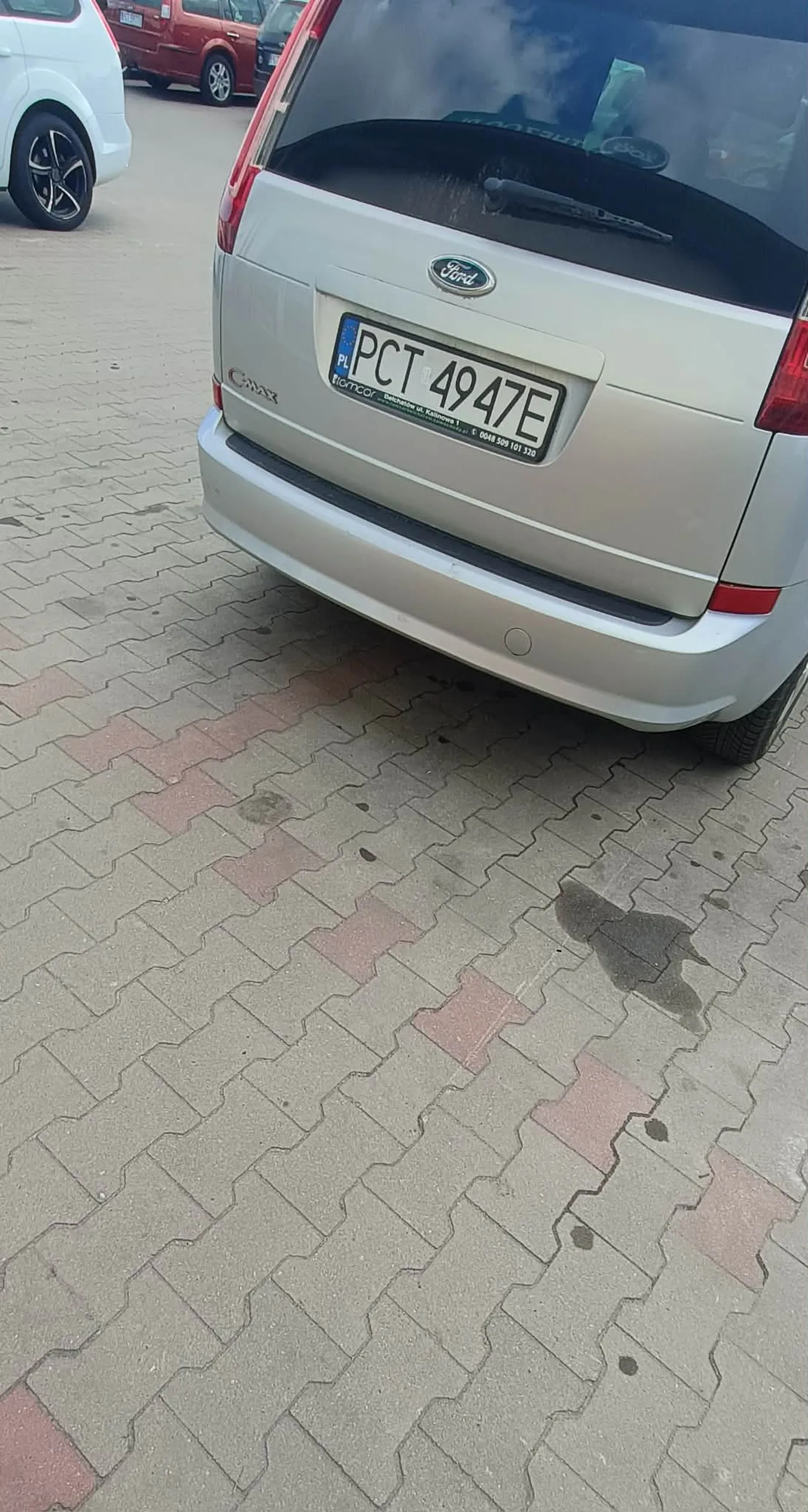 Parking chyba krzywo namalowany
