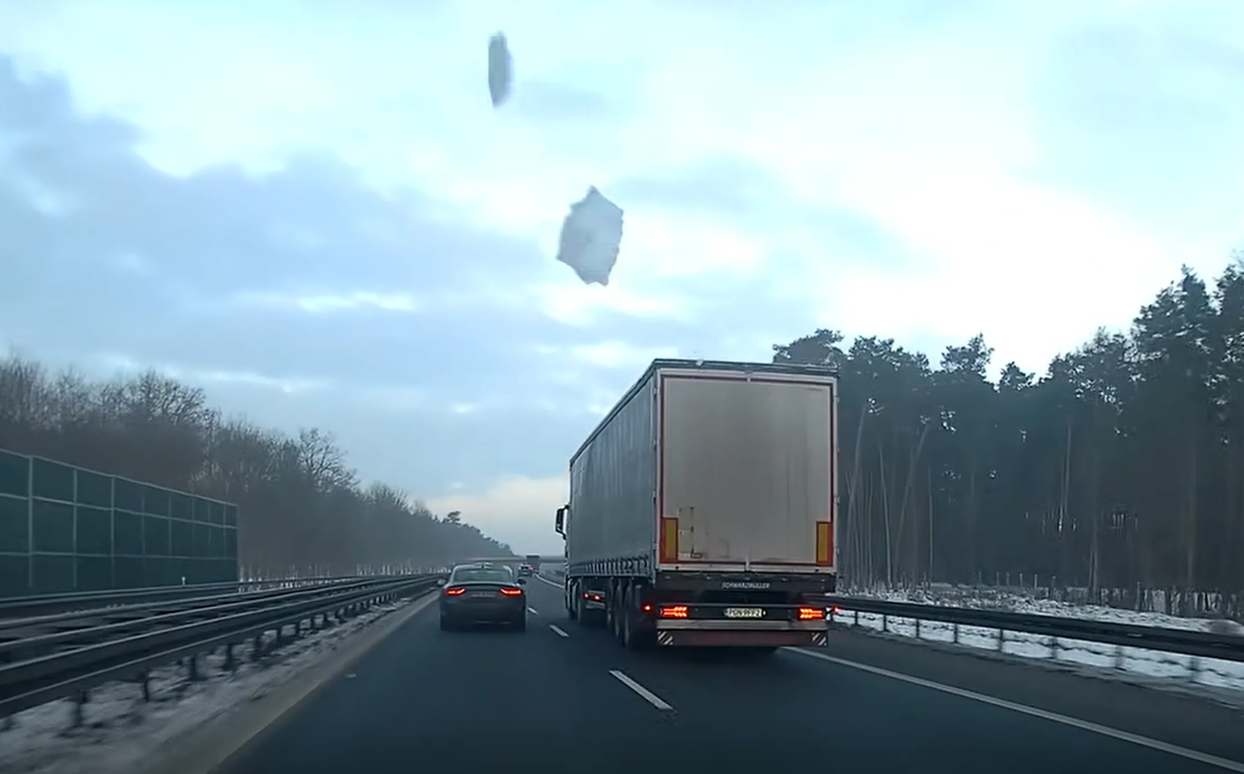 Zapraszamy Pana do samowolnego zgłoszenia uszkodzenia pojazdu obok.
