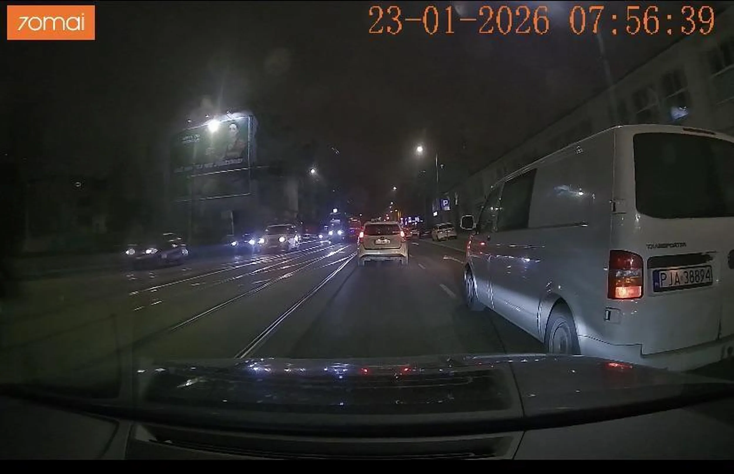 Parówo, jak nie potrafisz trzymać się swojego szerokiego pasa, to nie zjeżdzaj do miasta...