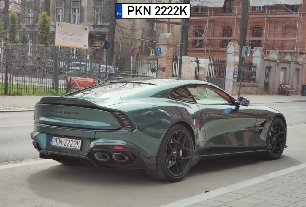 Oj fajny ten Aston Martin