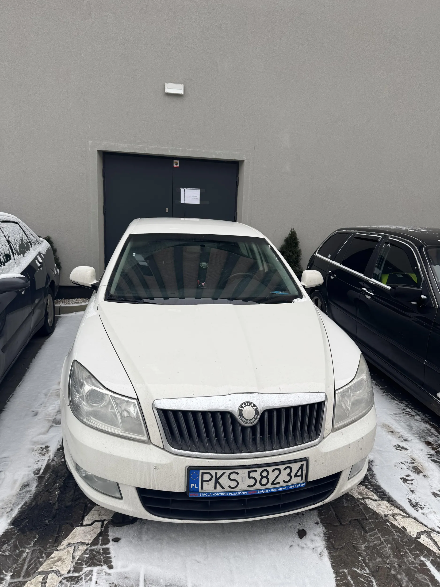 Zastawione wyjście ewakuacyjne Biedronki na Galerii Starowka w Lesznie. Ameba umyslowa