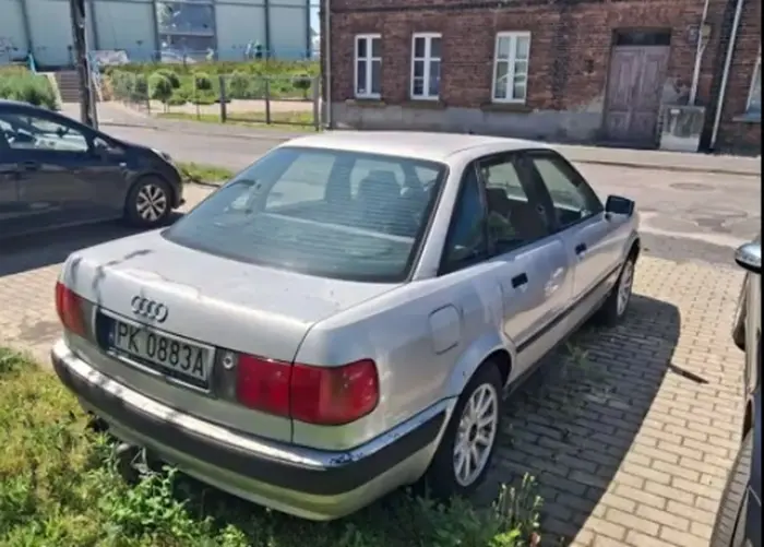 Stoi tam 2 lata Audi Quatro w Poznaniu