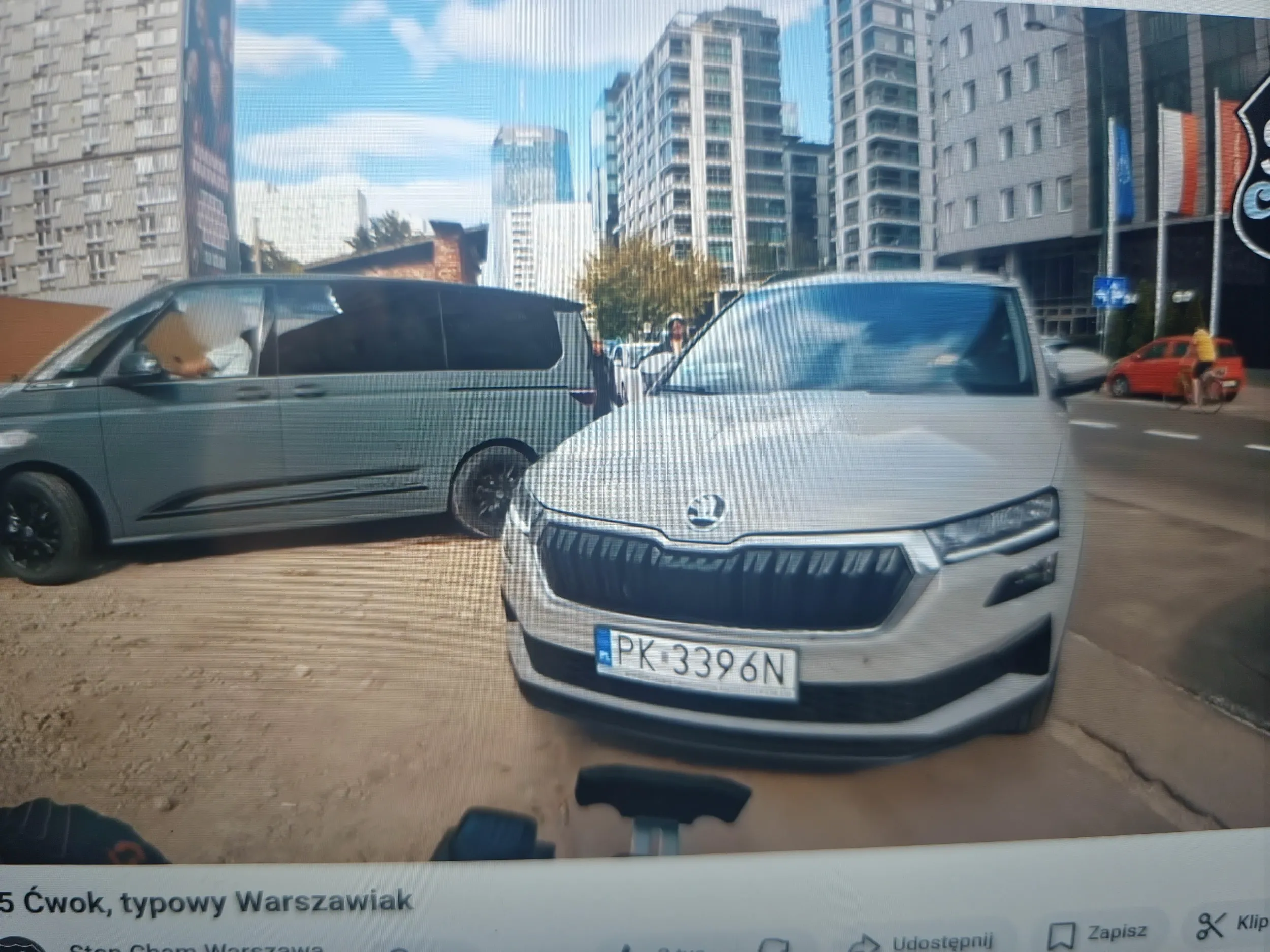 TYPOWY ĆWOK Z KONINA W SKODZIE .HAMSKI , WULGARNY , PROSTAK.