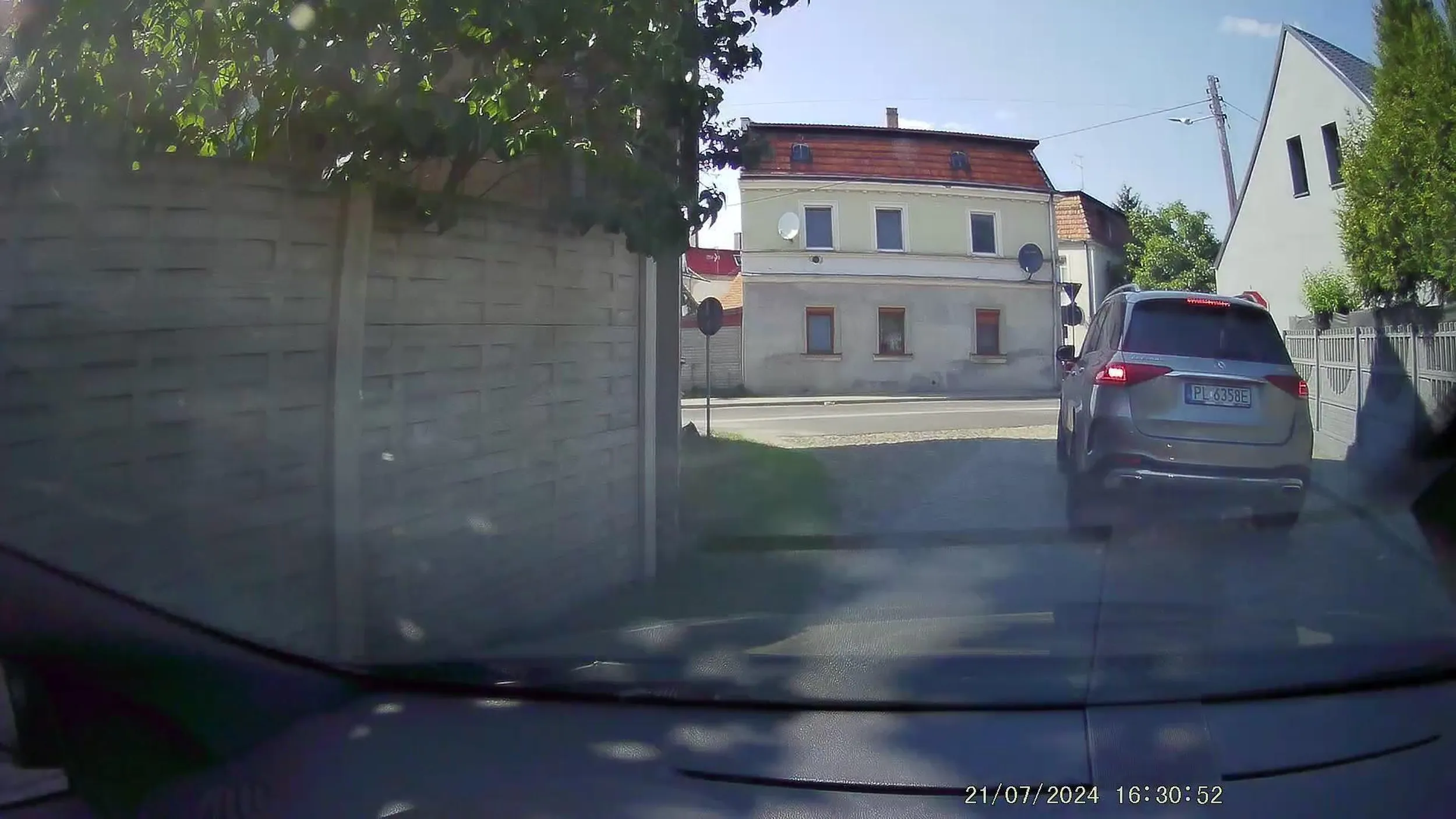 Na ul jednokierunkowej,skręca w lewo,ale zajmuje prawy pas.Brawo Ty.