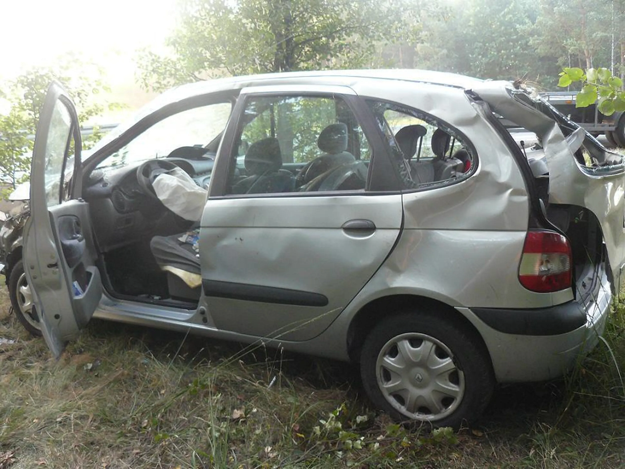 ledwo gada po polsku jeździ barbusem z budowy w radiu leci rosyjski hymn prawojazdy wygrane w czipsach auto poruwnywalme do nazistowskiego kalkulatora