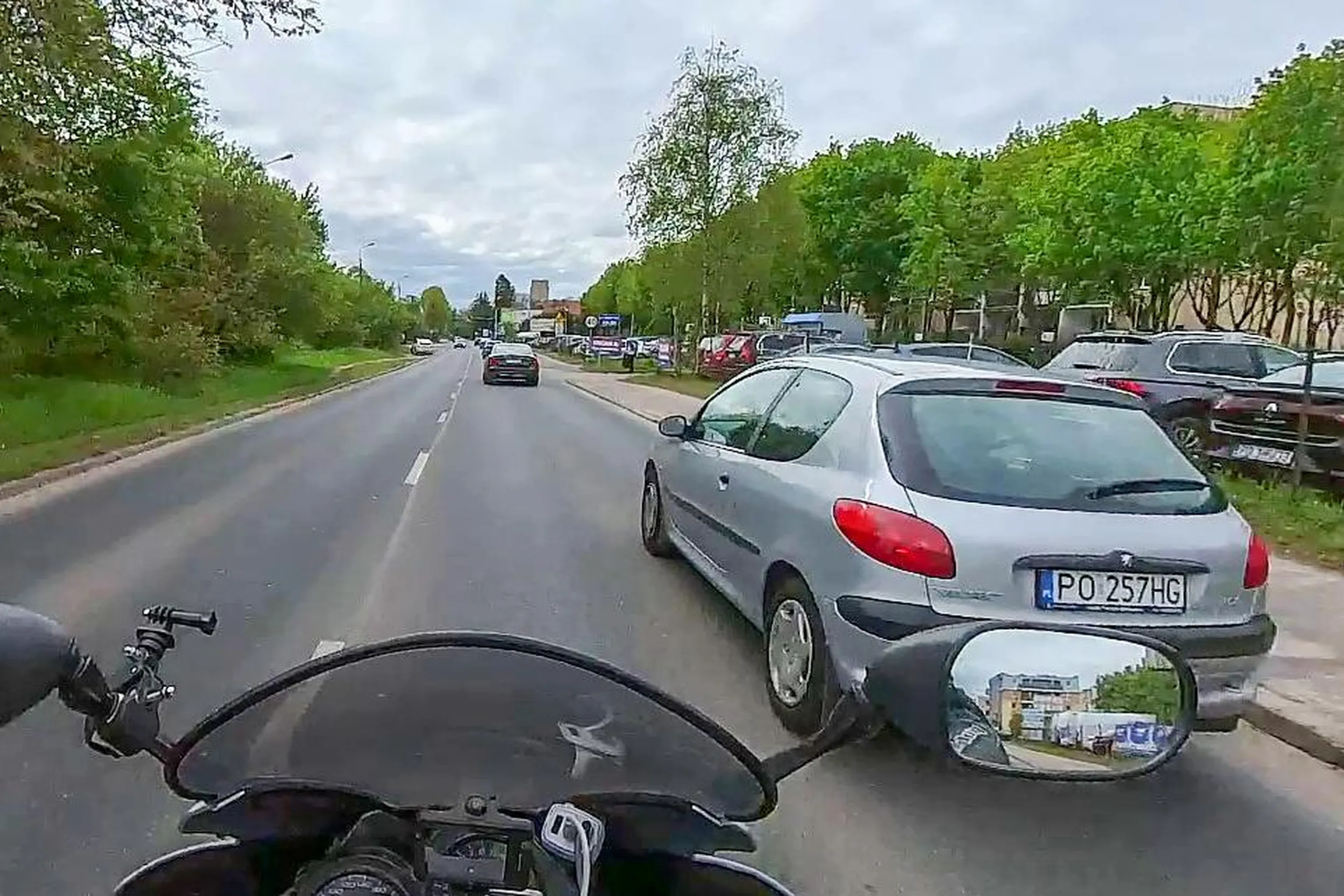 Uprzejmy kierowca względem motocyklistów - patrzy w lusterka, obserwuje drogę i robi miejsce, żeby się nam jechało sprawnie i bezpiecznie. Dziękuję i LwG!