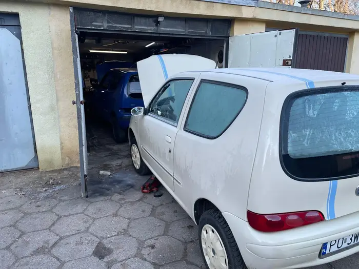 Powalona hybryda lambo z fiatem i i ferrari silnik v7 z 5 turbo pozwala na manewry takie jak: -Przelatywanie nad innymi kierowcami -Latanie na chodniku -Polecenie na księżyc w celu spaceru