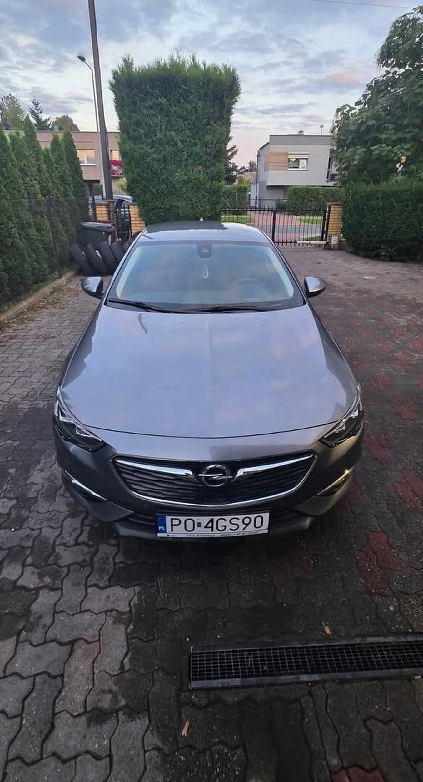 Niebezpieczny alkoholik . Jezdzi po spożyciu alkoholu. Na szczęście zabrali mu lejce. I ściga się nie legalnie na ul. Dęblińskiej