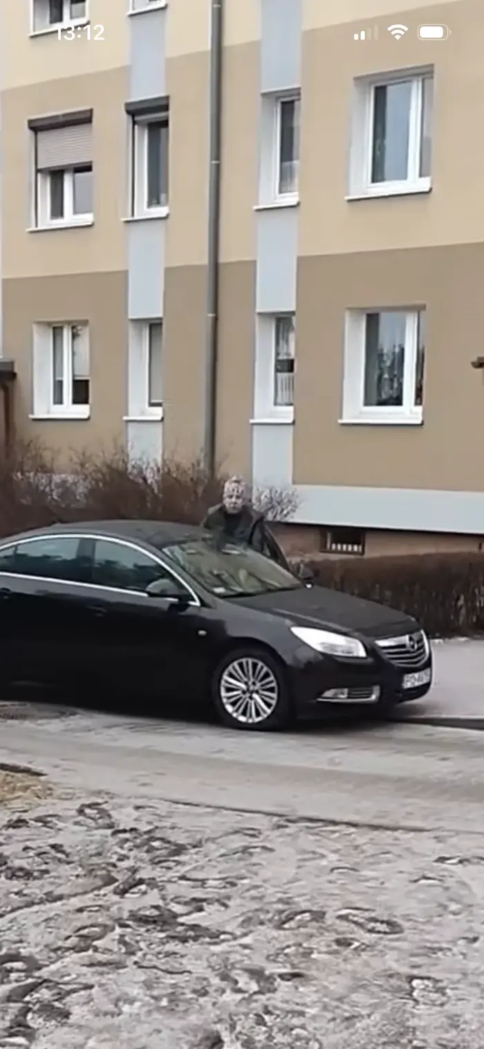 Jakis fraj3r zwyzywał dzorzdza i go nastraszył, złodzieje bardzo nie mili ludzie kierowca wyglądał jak rasowy cw3l.