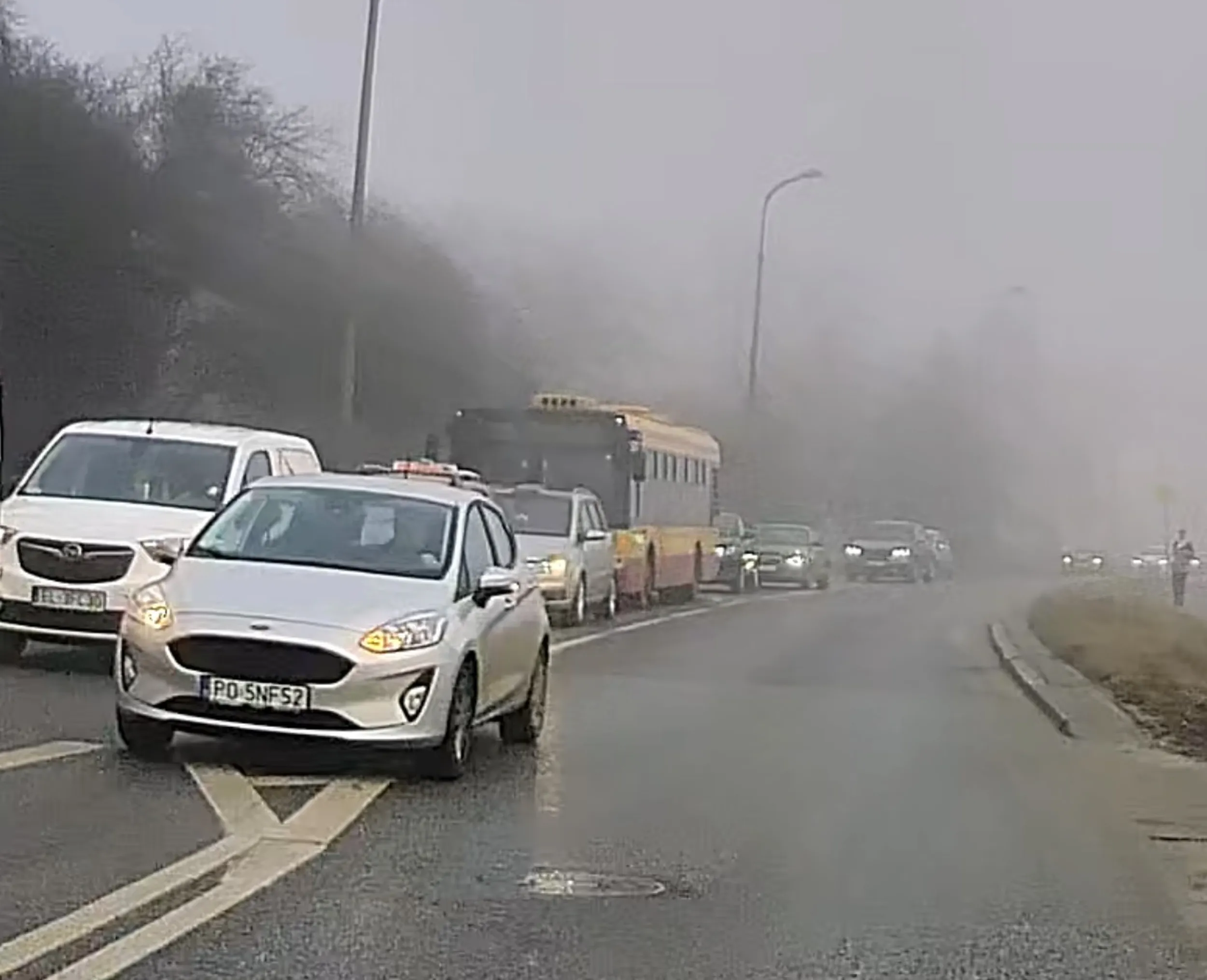 Kolego gdzie Ci się tak spieszy ? W Poznaniu też jeździsz pod prąd ? Natniesz się a co gorsza zrobisz komuś krzywdę .