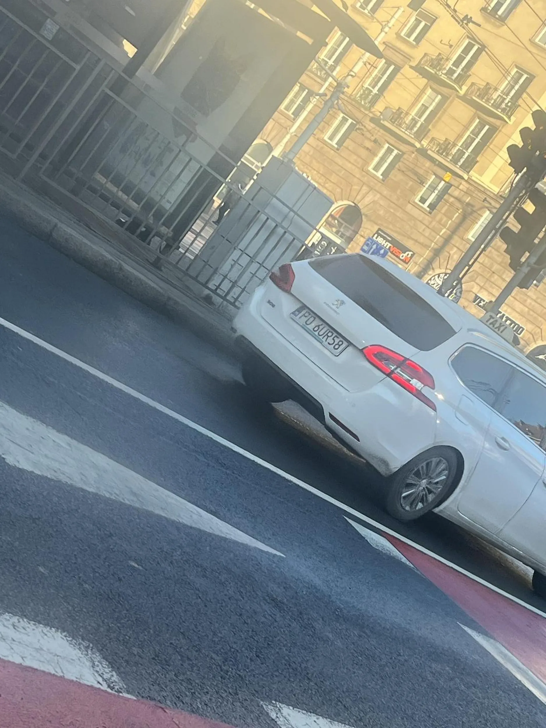 Brak mi słów dlatego Pana, kompletnie nie umiesz jeździć, zastanawia mnie czy Prawo jazdy robiłeś w Polsce czy w innym kraju