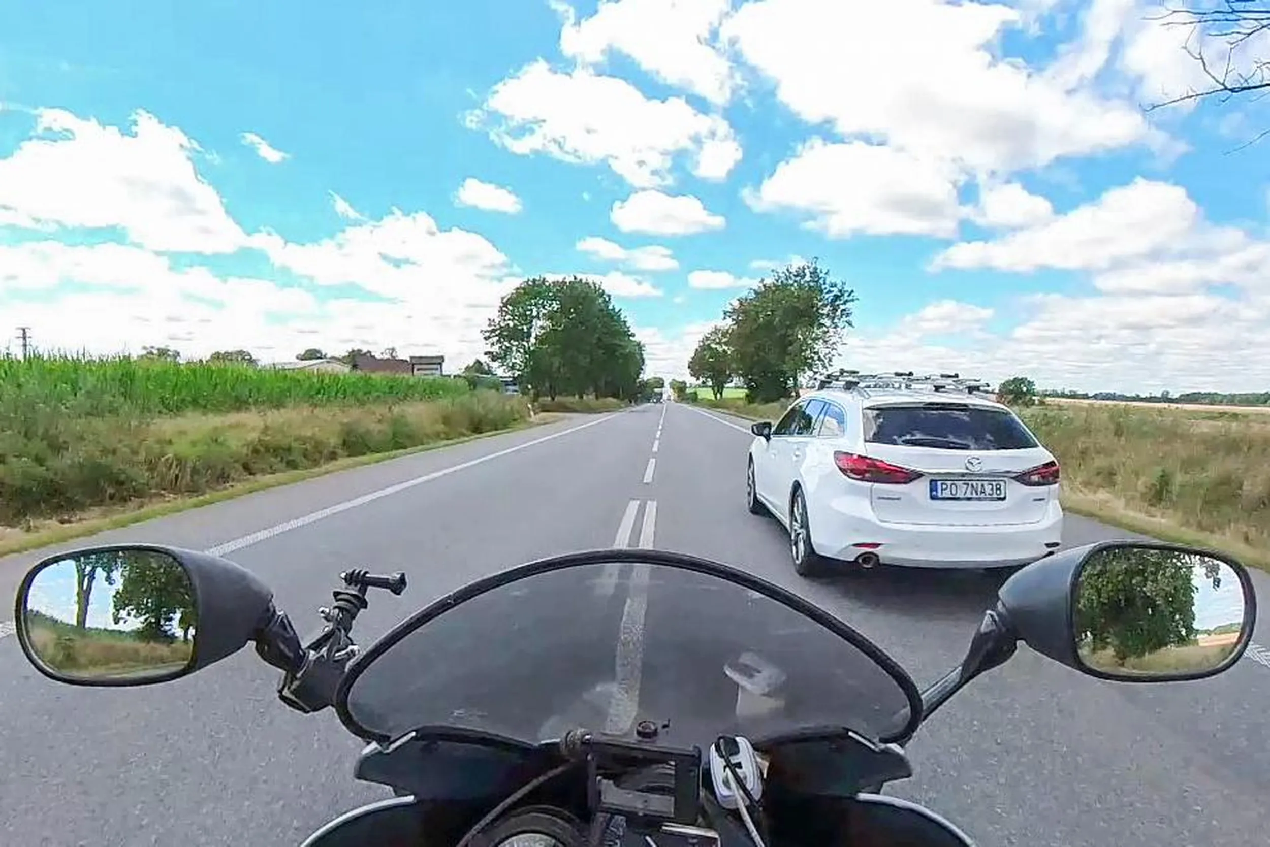 Uprzejmy kierowca względem motocyklistów - robi miejsce na drodze, żeby się nam jechało sprawnie i bezpiecznie. Dziękuję i LwG!