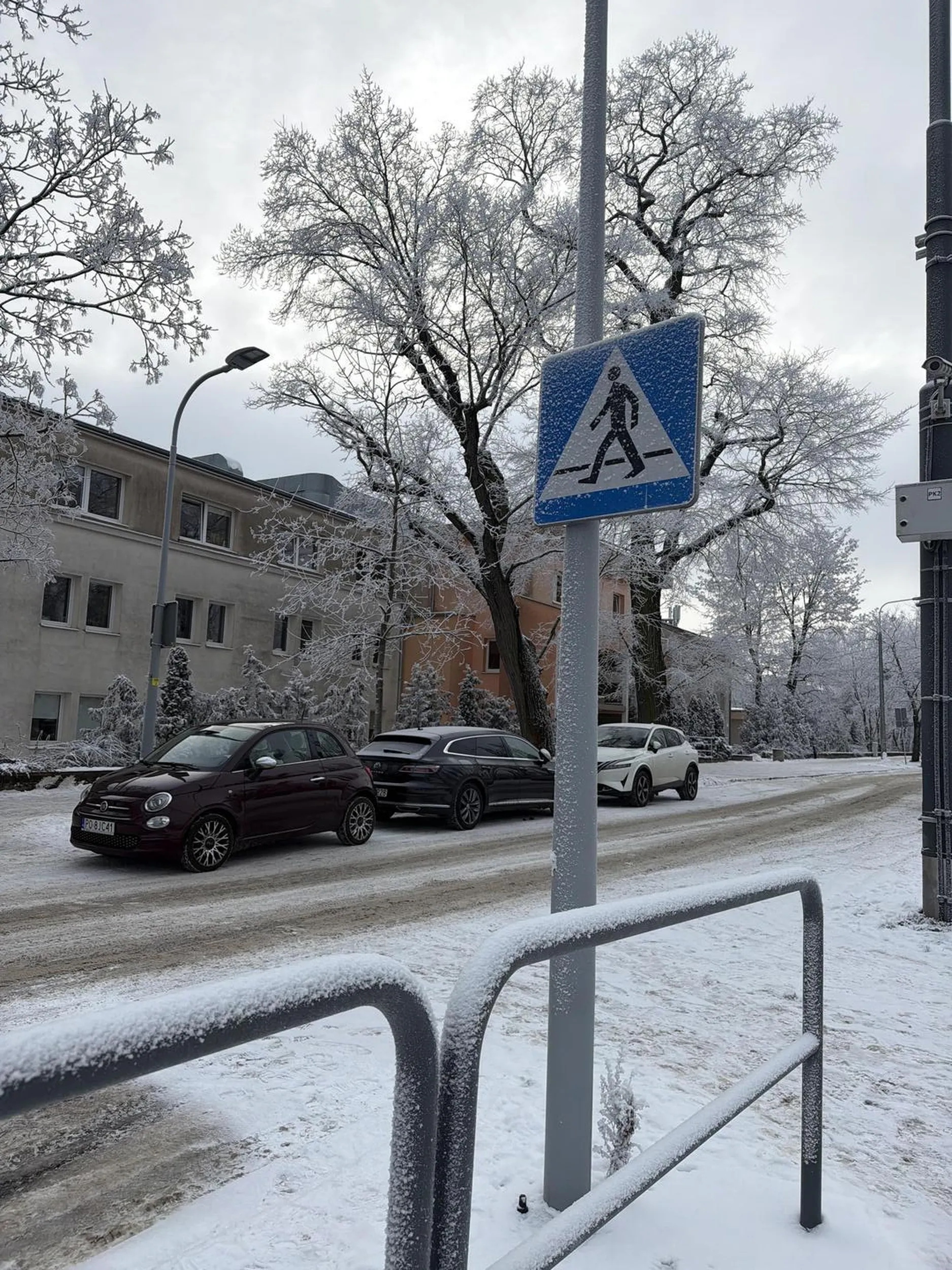 prosze sie nauczyx parkowac niz indziej na pasaxh bo gdybym miala zly humor to by mandaxik byl