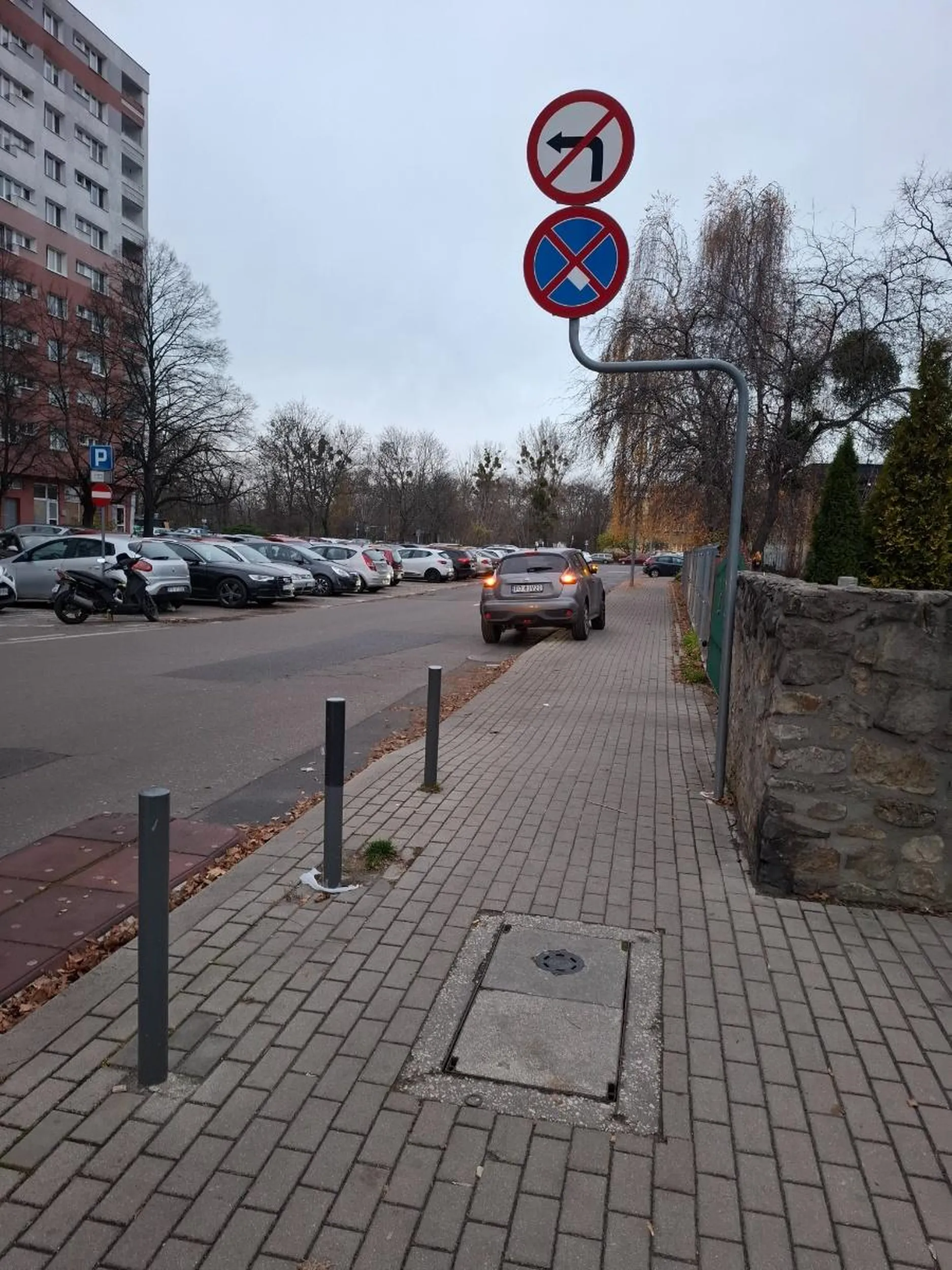 Codziennie zostawia na awaryjnych, zatrzymuje się na zakazie