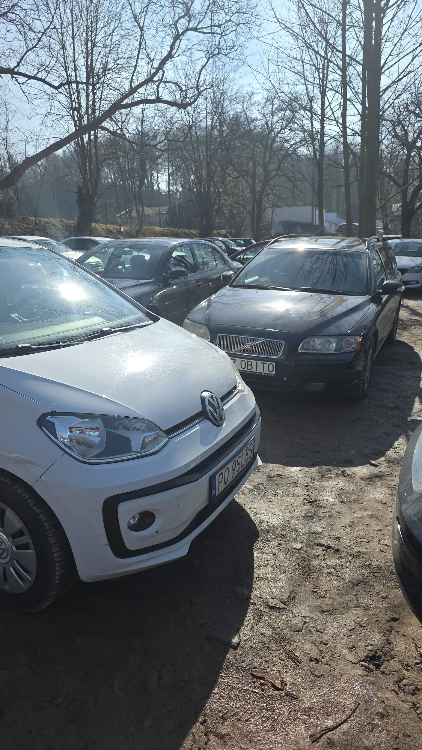 Kierowca zastawił drugie auto, bez możliwości wyjazdu