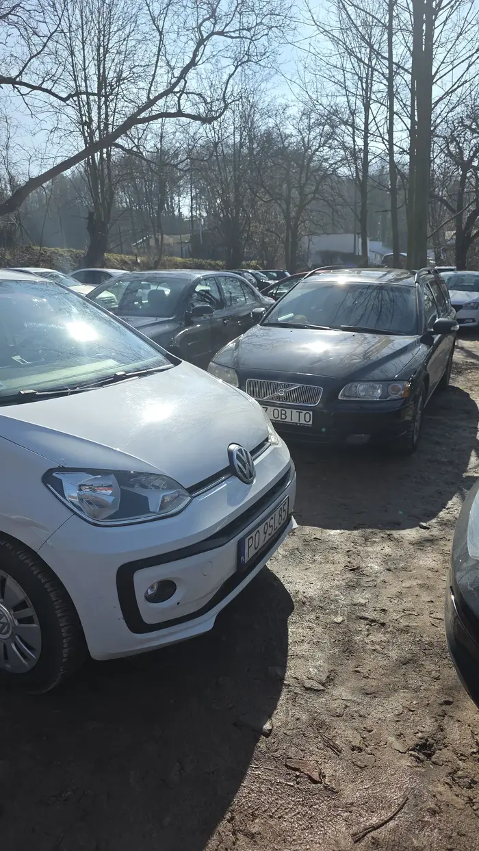 Kierowca zastawił drugie auto, bez możliwości wyjazdu