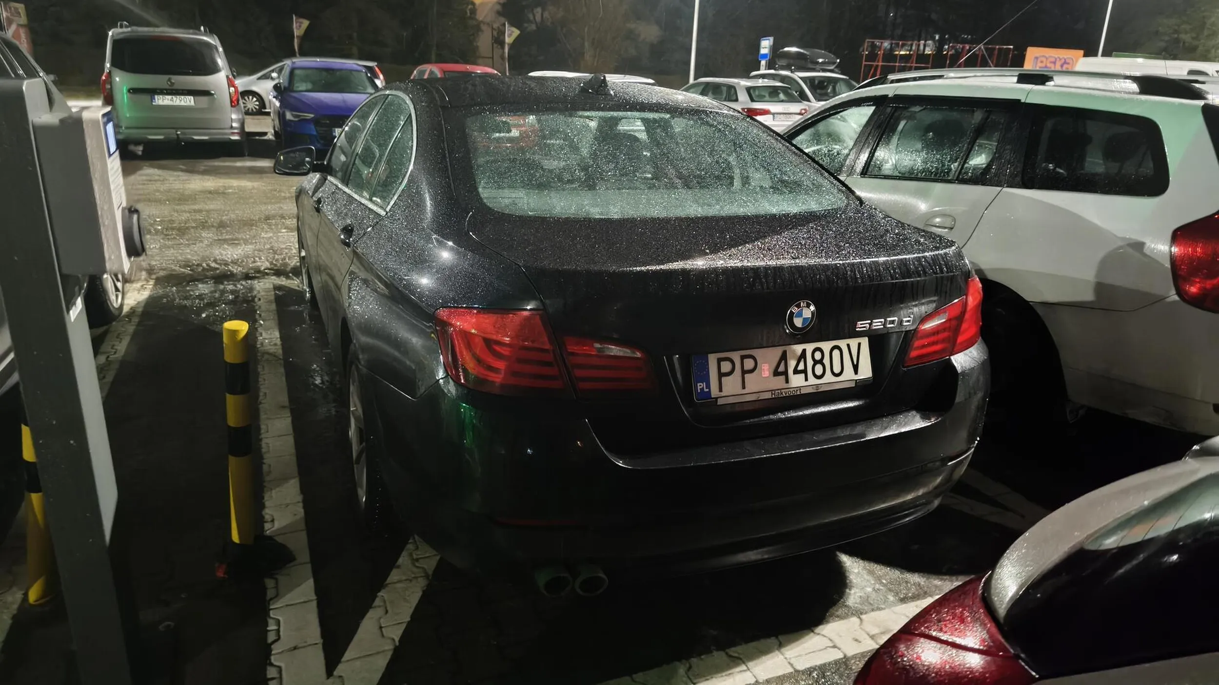 Kolejny zazdrośnik który nie może przeboleć że auto musi tankować przez 10 minut, a kierowca elektryka załadowałby swoje auto w trakcie korzystania z basenu.