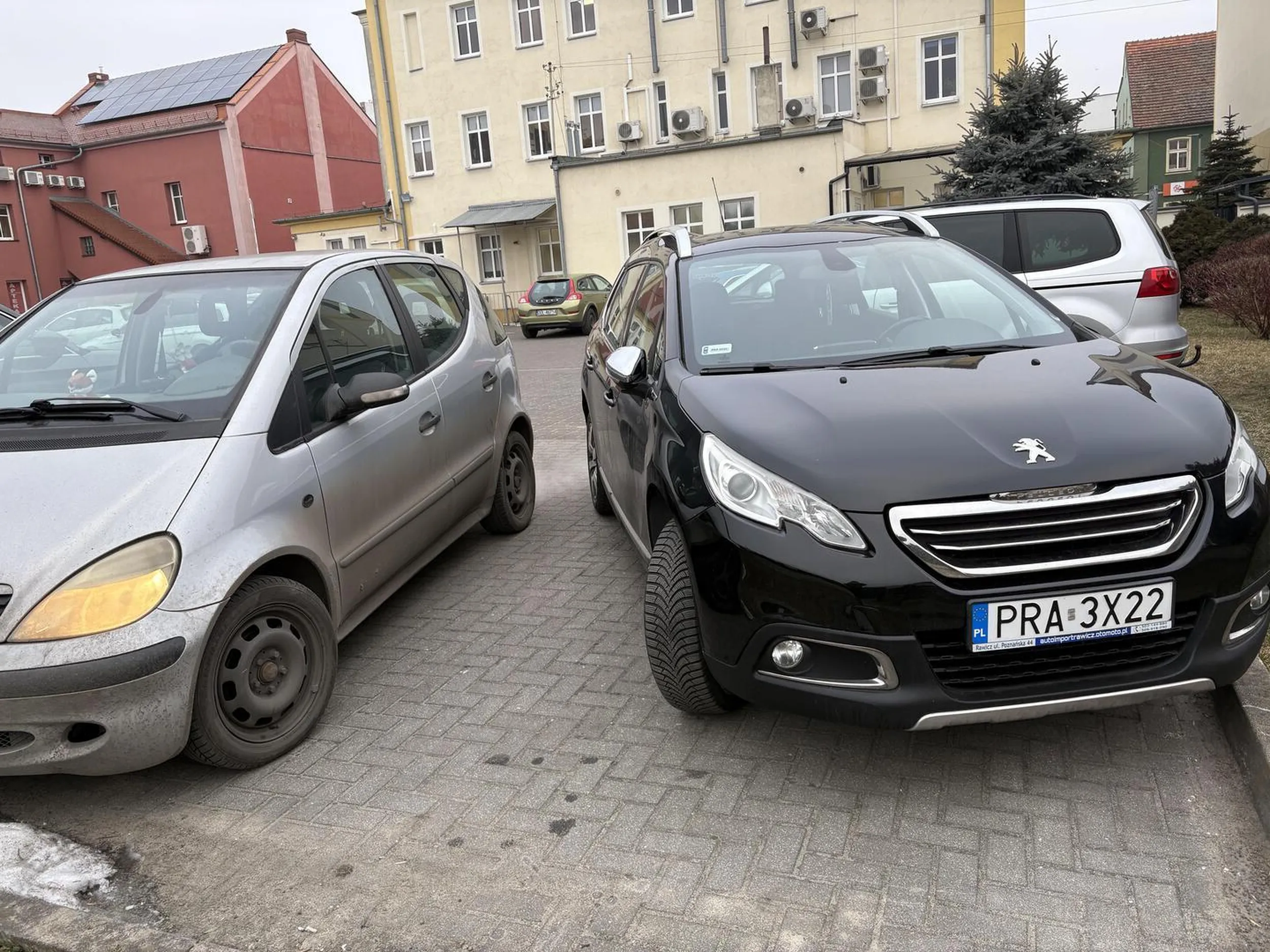 Naucz się parkować bez zastawiania innych