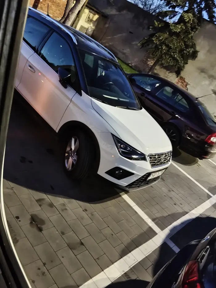 Super parkowanie, ludzie jeżdżą szukają parkingu a ty sobie podjechałeś na 2 stanąłeś i wywalone, takich nam trzeba