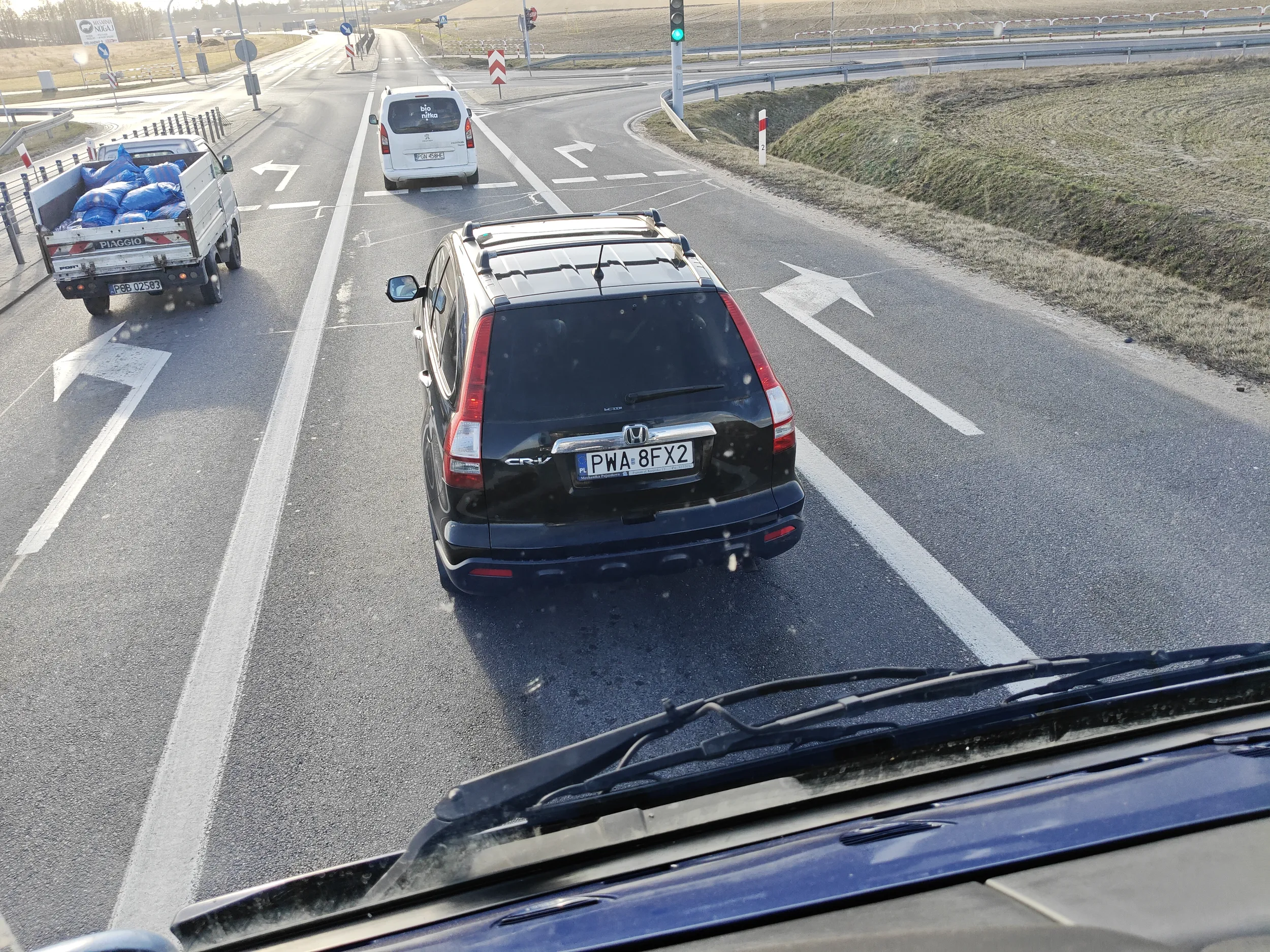 Facet niezrównoważony emocjonalnie, zapewne frustracja wynikającą z skrajnie małego przyrodzenia