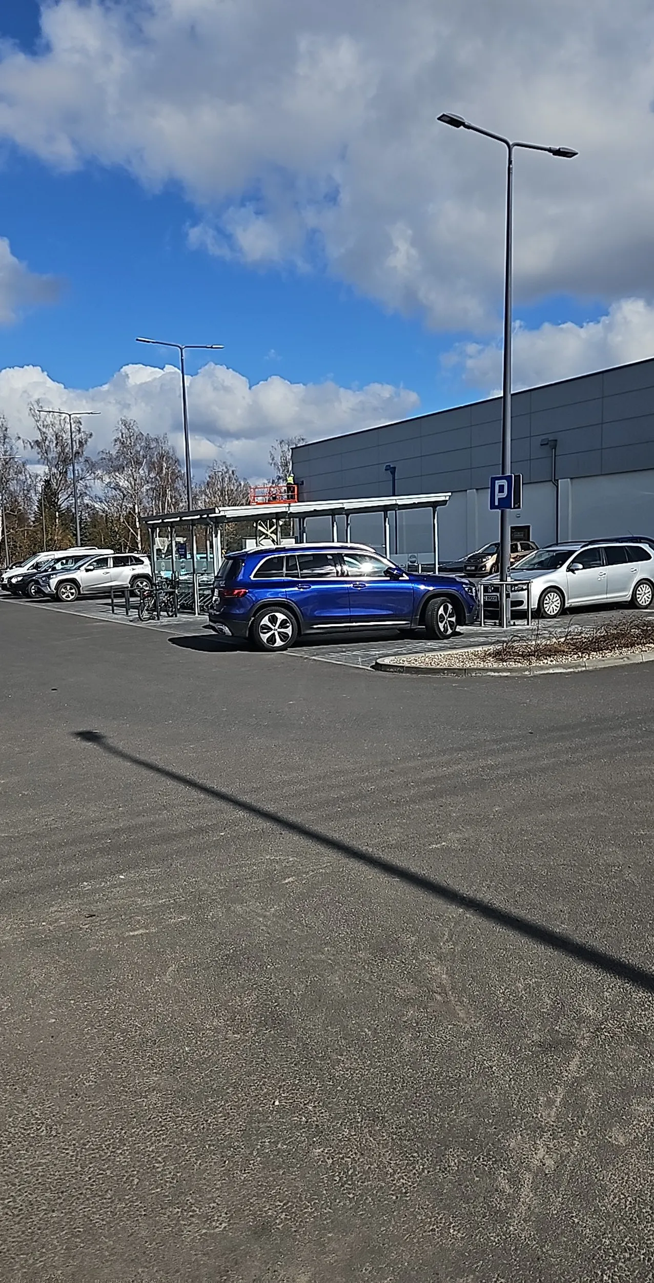 nawet specjalnie bym tak nie umiał zaparkować jak blondi pod lidlem