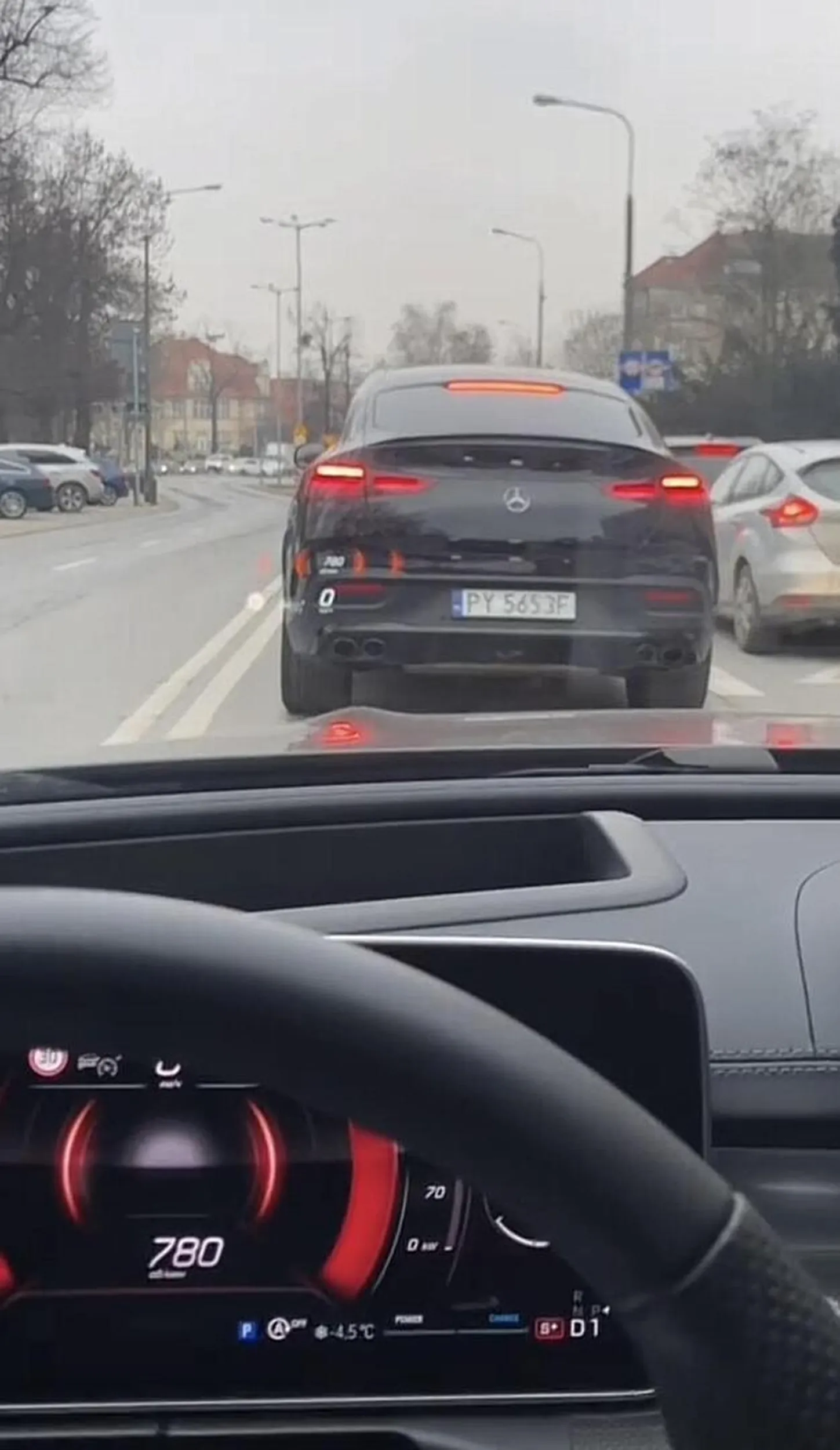 Skąd się biorą pieniądze na taki samochód? No właśnie, skąd się biorą?