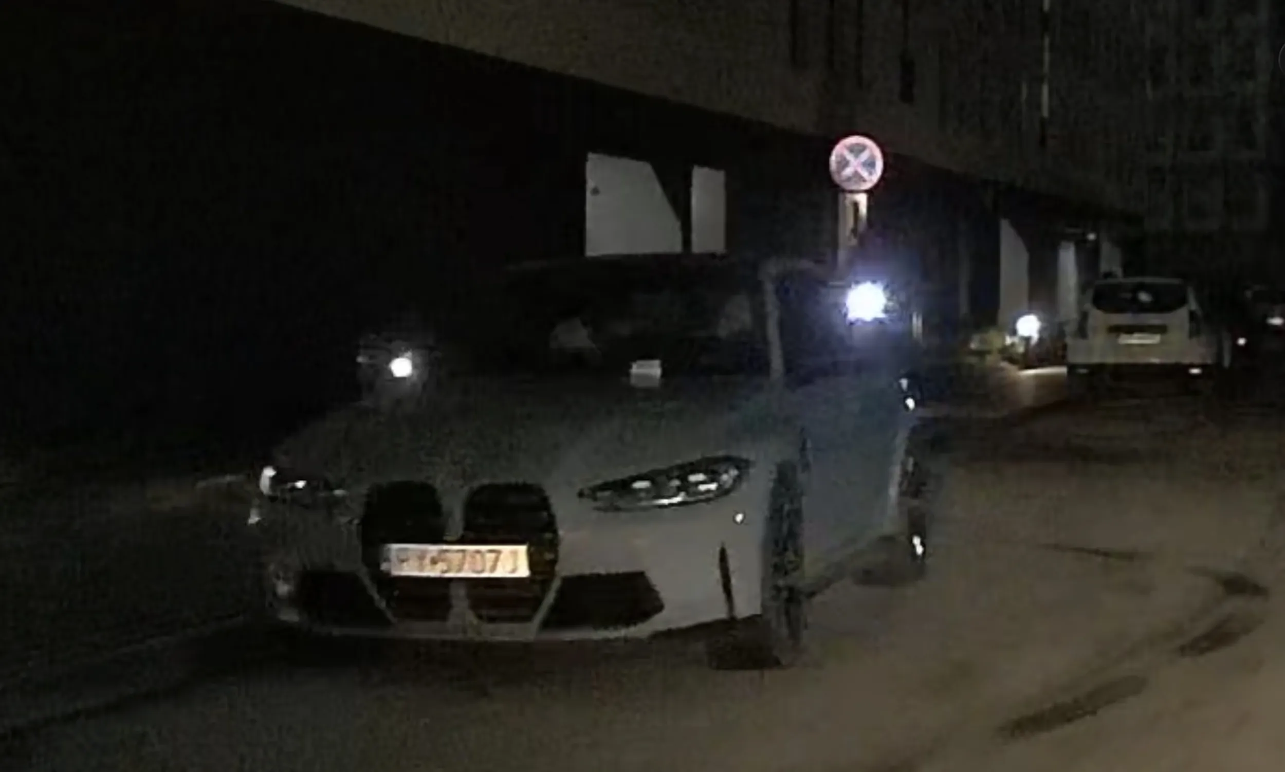 To dodam jeszcze raz: Jakbyś nie był niemytą parówą co ma innych w dupie to byś wezwania od miejskiej nie dostał za wycieraczkę. A tak to musisz się stawić, zmarnować czas i zapłacić te marne 100zł. Parówo.