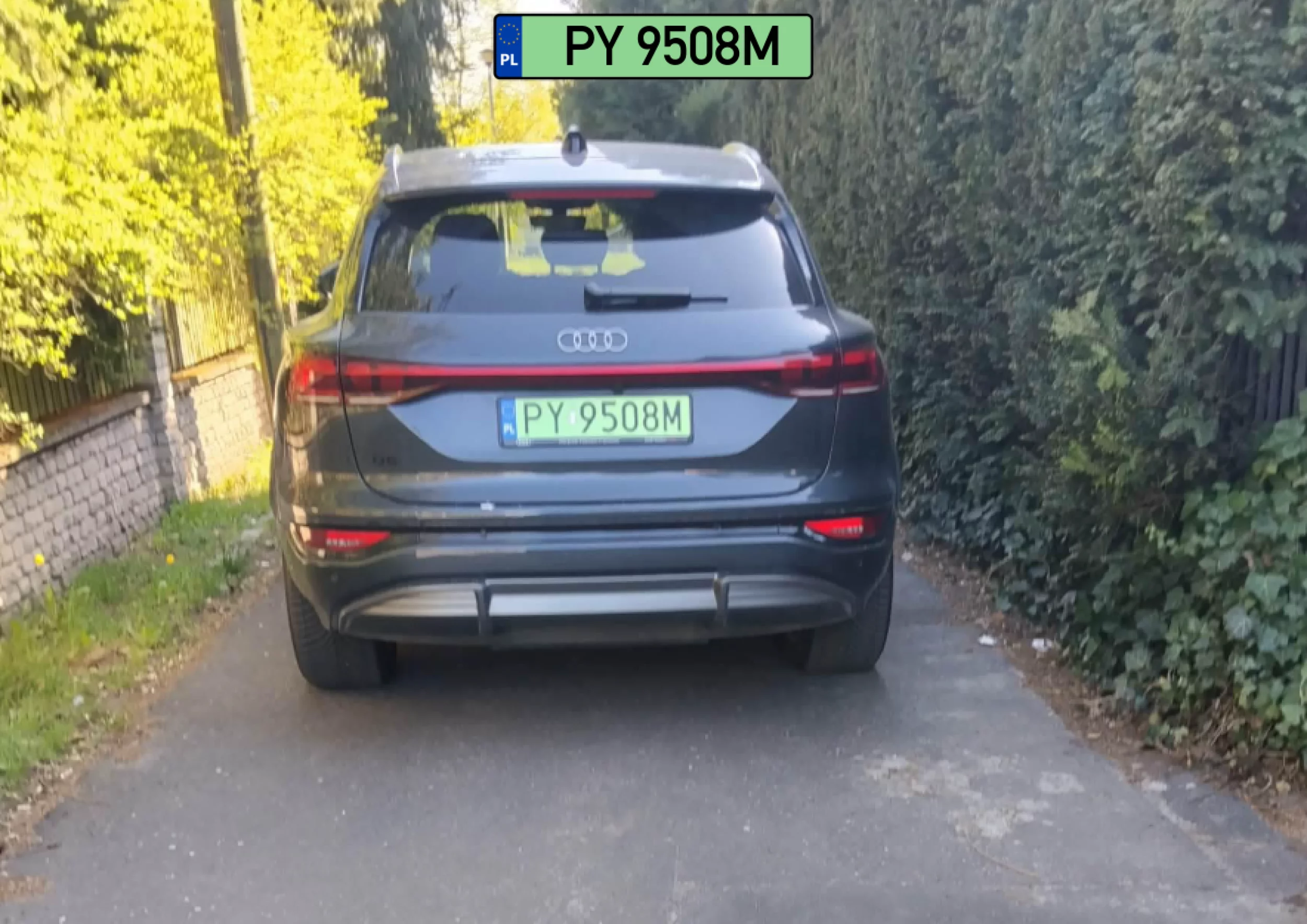 Myślałem, że śnie ale nie. Kierowca tak zaparkował i poszedł. Musiał mieć powód jak zawsze.