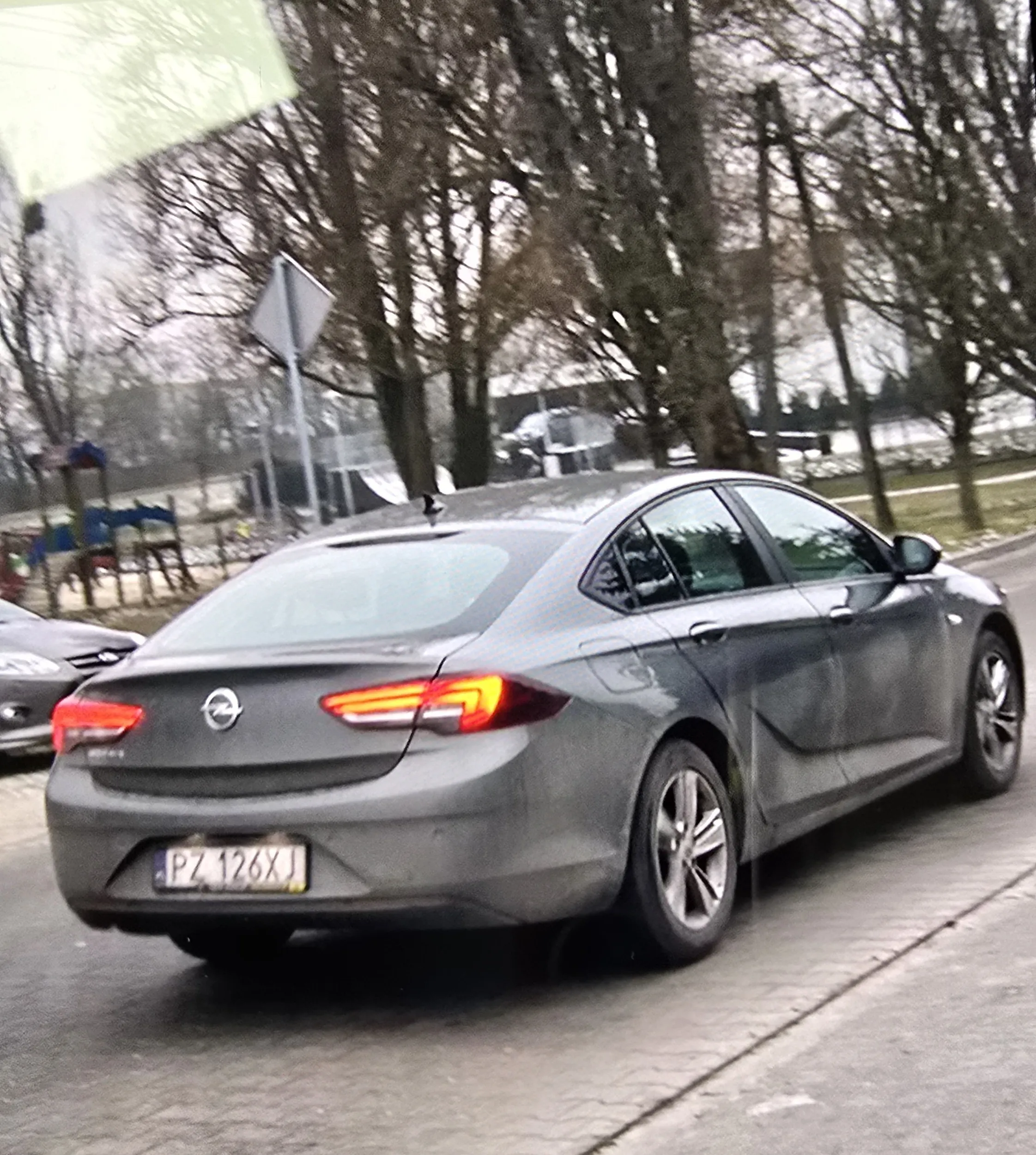 Zaczepia dzieciaki pod szkola. Mowi, ze podwiezie. A mieszka 2 wiochy dalej. Dopiewo - UWAGA