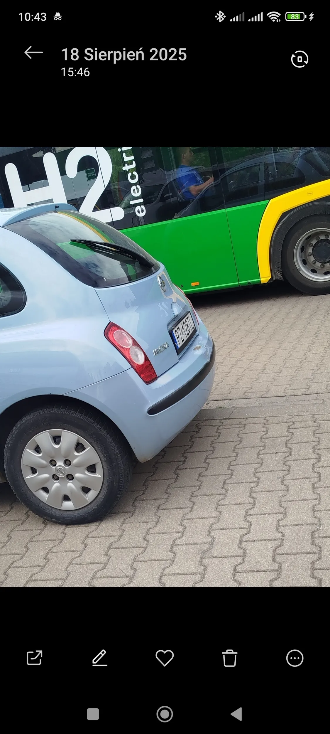 Baran który staje w poprzek, później wracam z pracy (wysiadam na mogileńskiej) chce się przesiąść do auta i nie mogę bo $$ujek tak stoi. NOTORYCZNIE