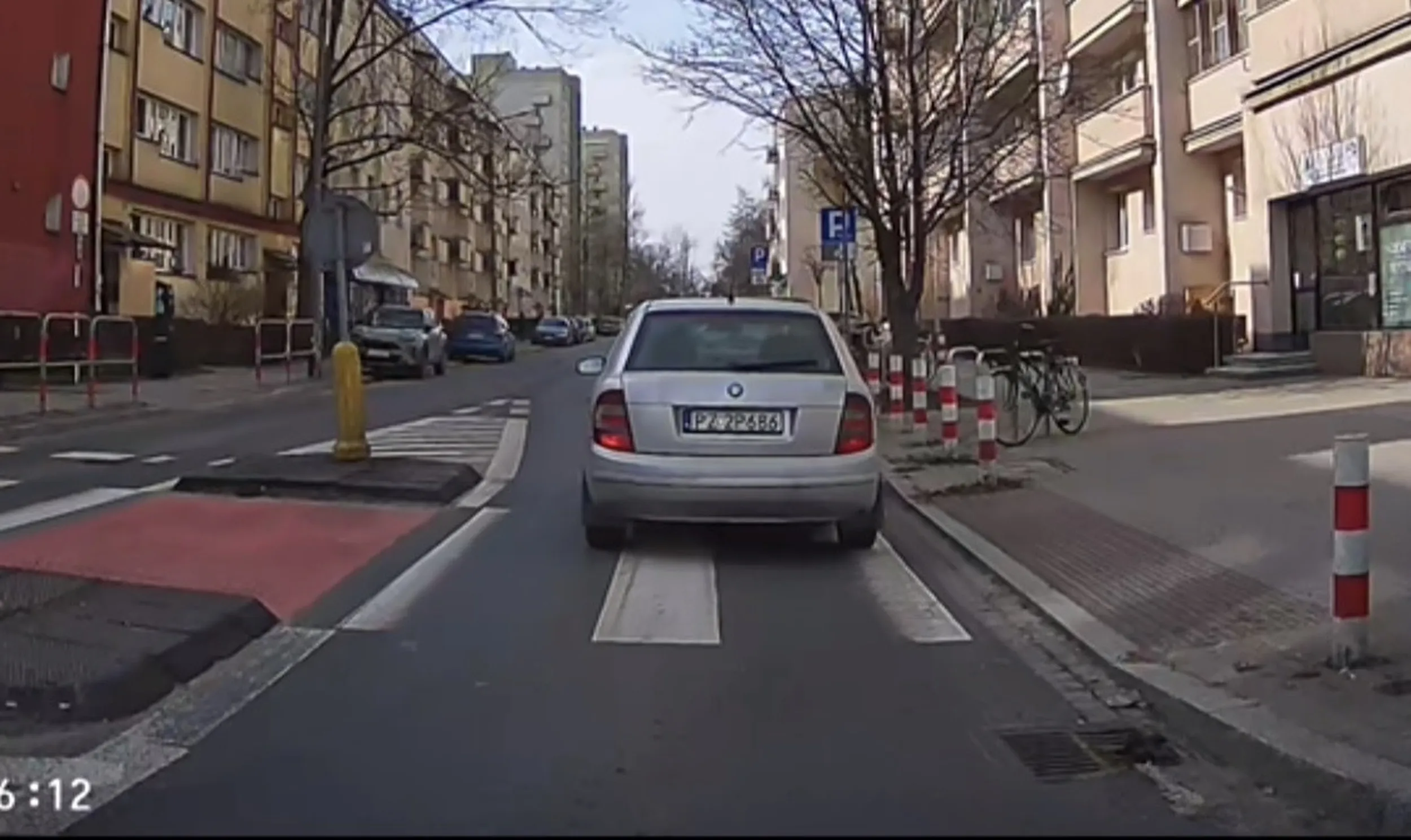 Wymusiłeś pierwszeństwo wyjeżdżając z podporządkowanej. Następnym razem stań i przepuść tych, co mają pierwszeństwo