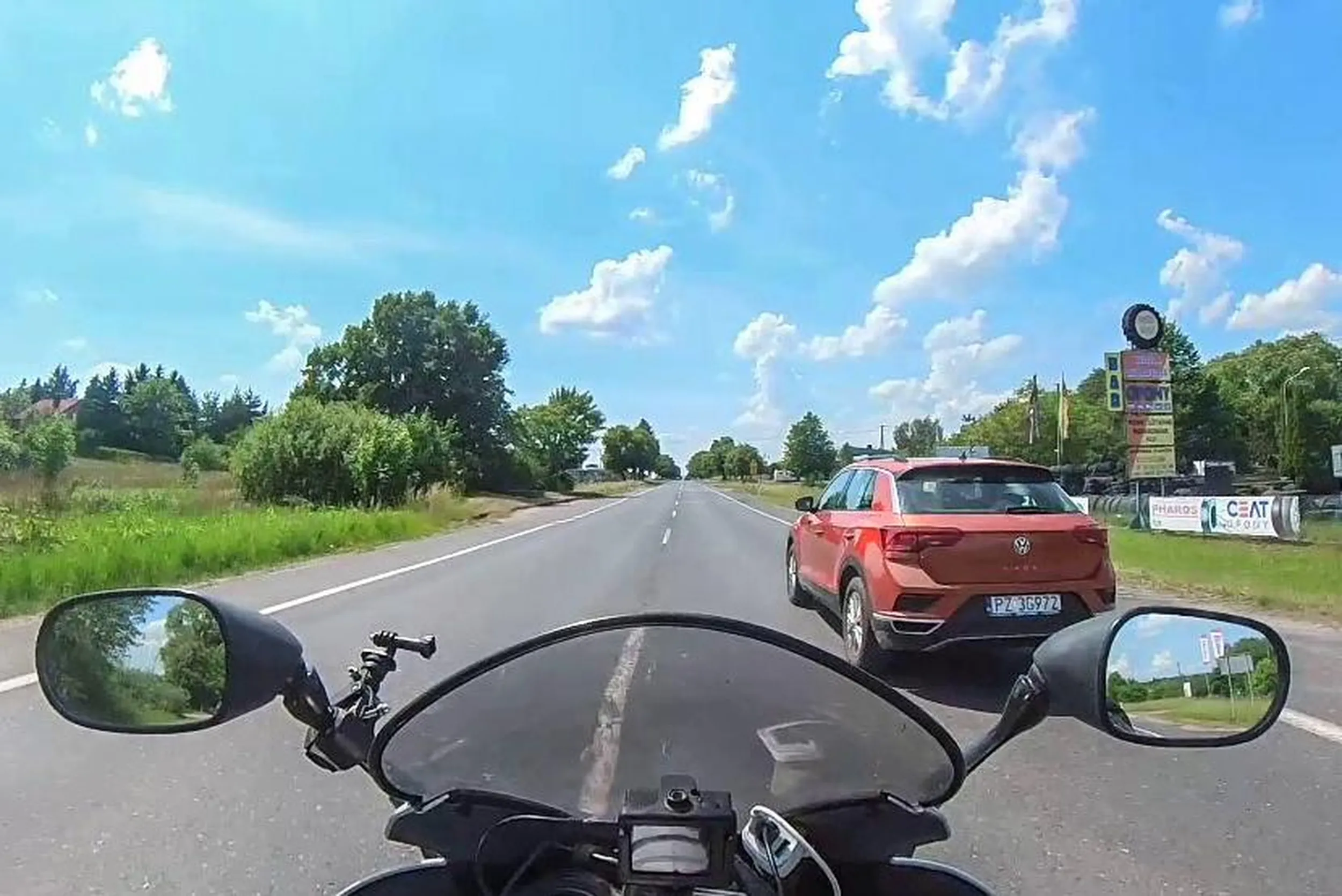 Uprzejmy kierowca względem motocyklistów - robi miejsce na drodze, żeby się nam jechało sprawnie i bezpiecznie. Dziękuję i LwG!