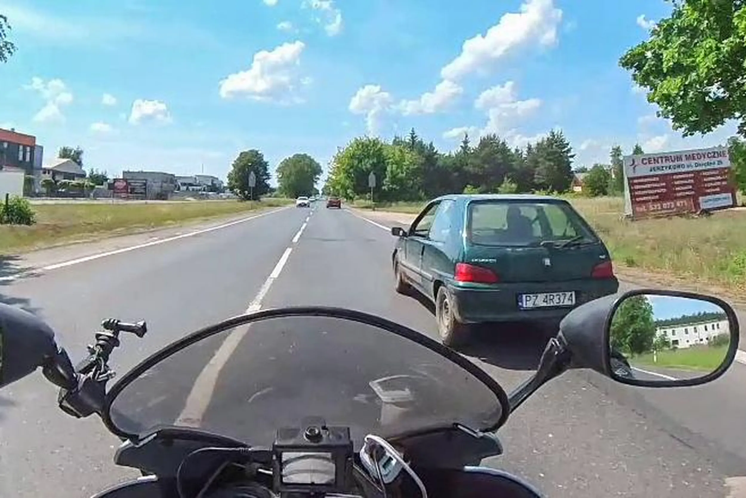 Uprzejmy kierowca względem motocyklistów - robi miejsce na drodze, żeby się nam jechało sprawnie i bezpiecznie. Dziękuję i LwG!