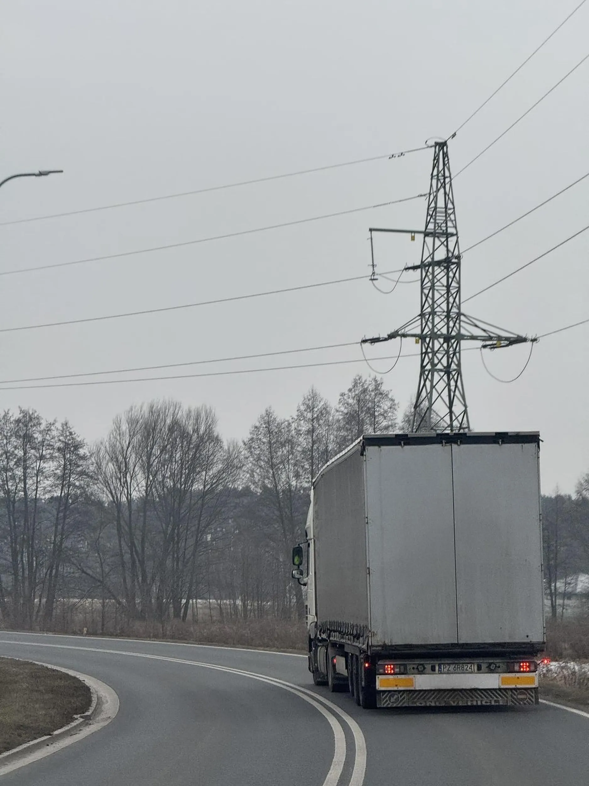 lód z naczepy wielkości brodzika prawie rozwalił mi szybę